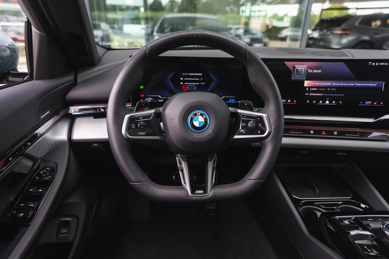 BMW 550 5 Serie Touring 550e xDrive M Sport Automaat / Tre — photo 3