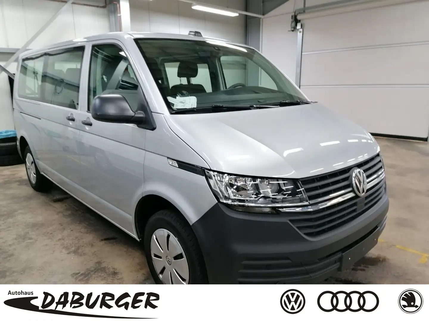 Volkswagen T6.1 Transporter Kombi 2.0 TDI LR 9-Sitzer+AHK+ Klima Navi Silber - 1