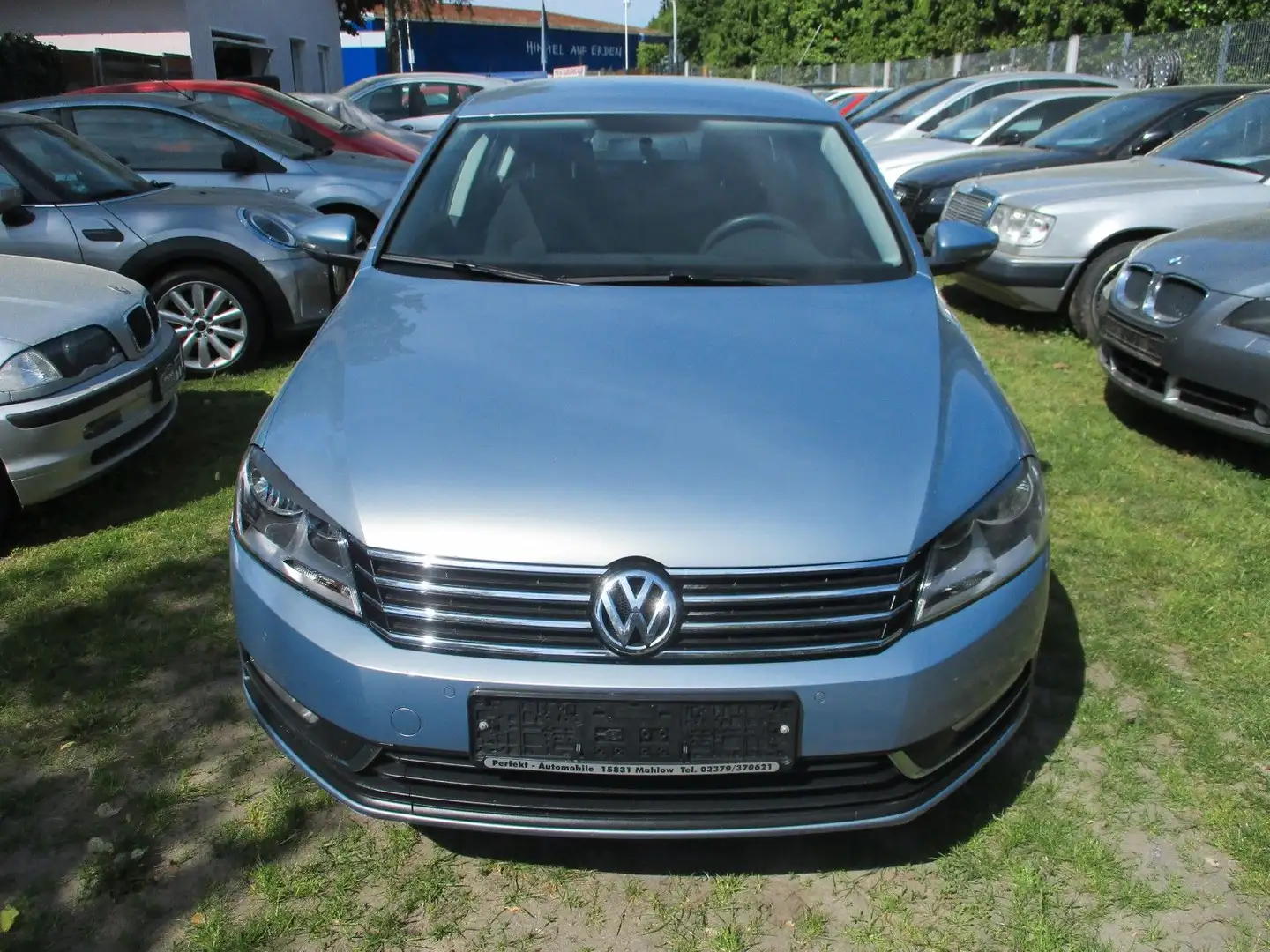 Volkswagen Passat Lim. Trendline BlueMotion Grijs - 2