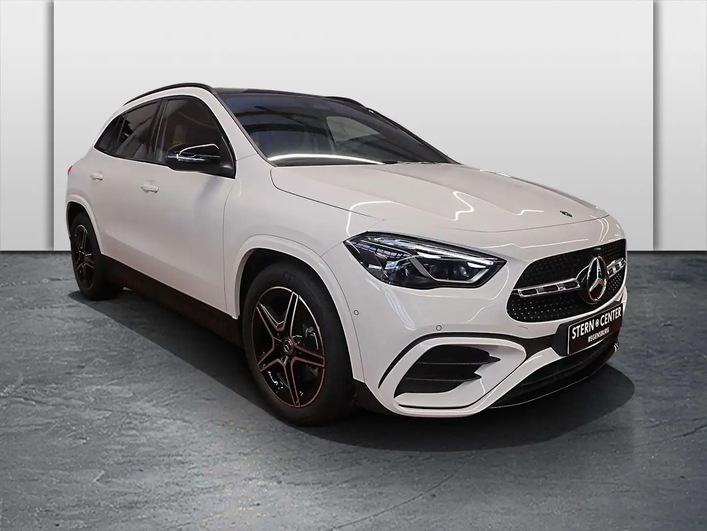 Mercedes-Benz GLA 180 AMG Weiß - 2