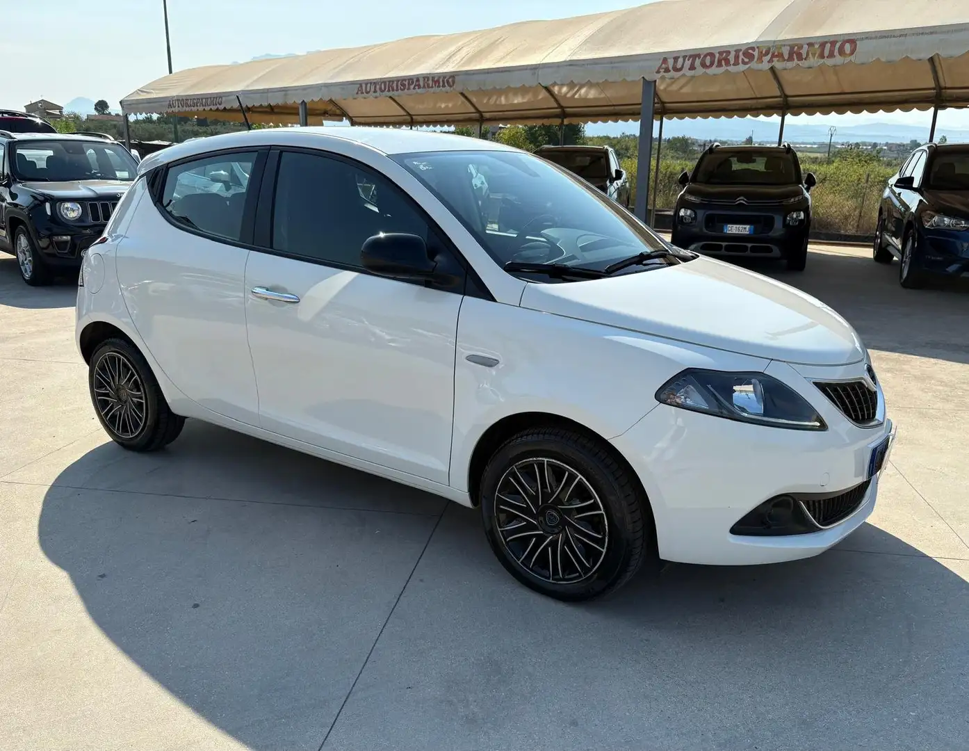 Lancia Ypsilon 1.0 firefly Hybrid Gold Plus Bianco - 2
