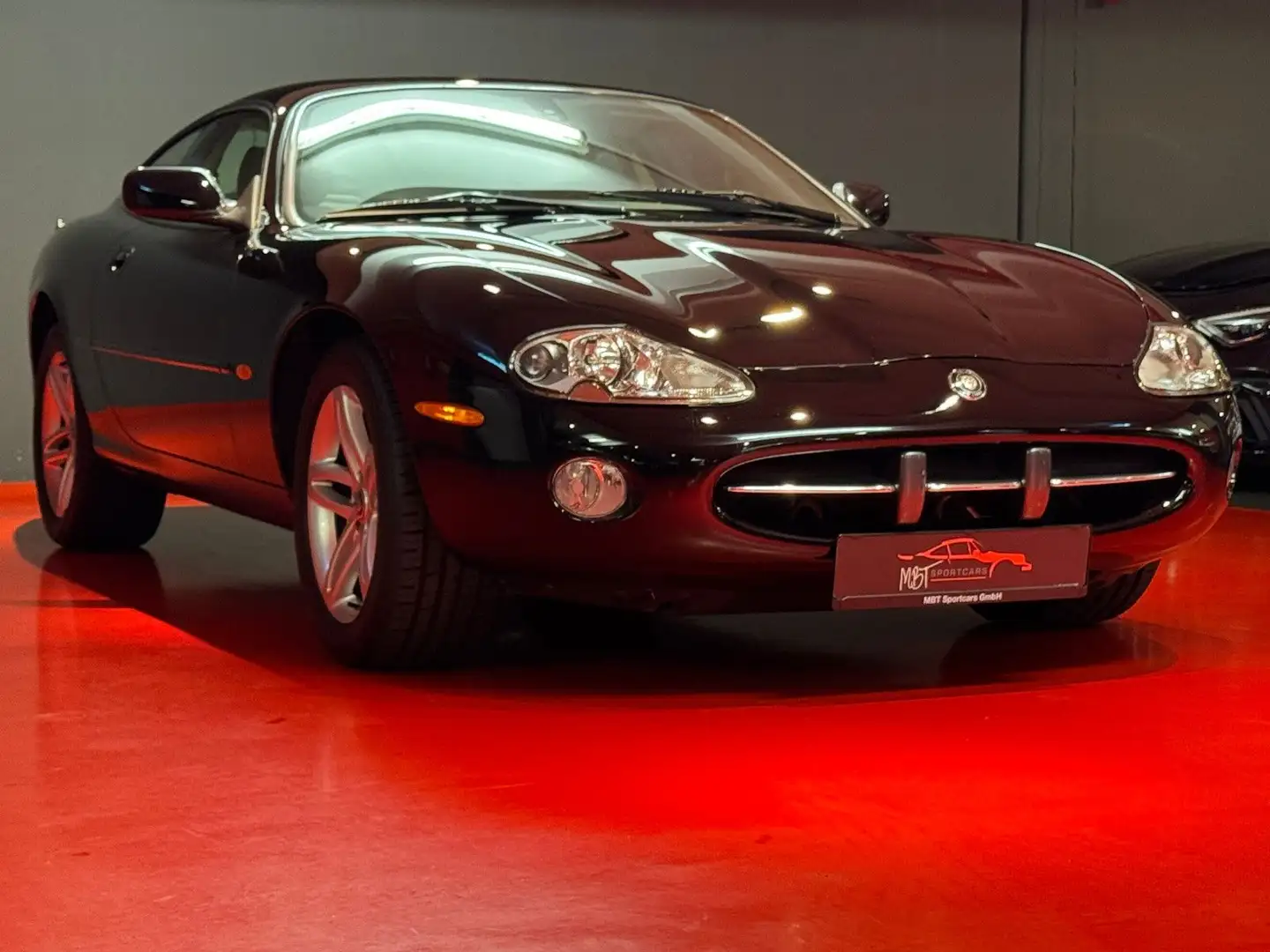 Jaguar XK8 COUPÉ/4.2 V8/298 PS/FACELIFT/AUT/LEDER/TOP!! Schwarz - 2