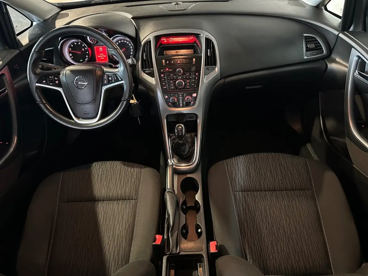 Opel Astra 1.4 BERLIN NAP l 1STE EIG l LMV l TREKHAAK l CRUIS Zwart - 2