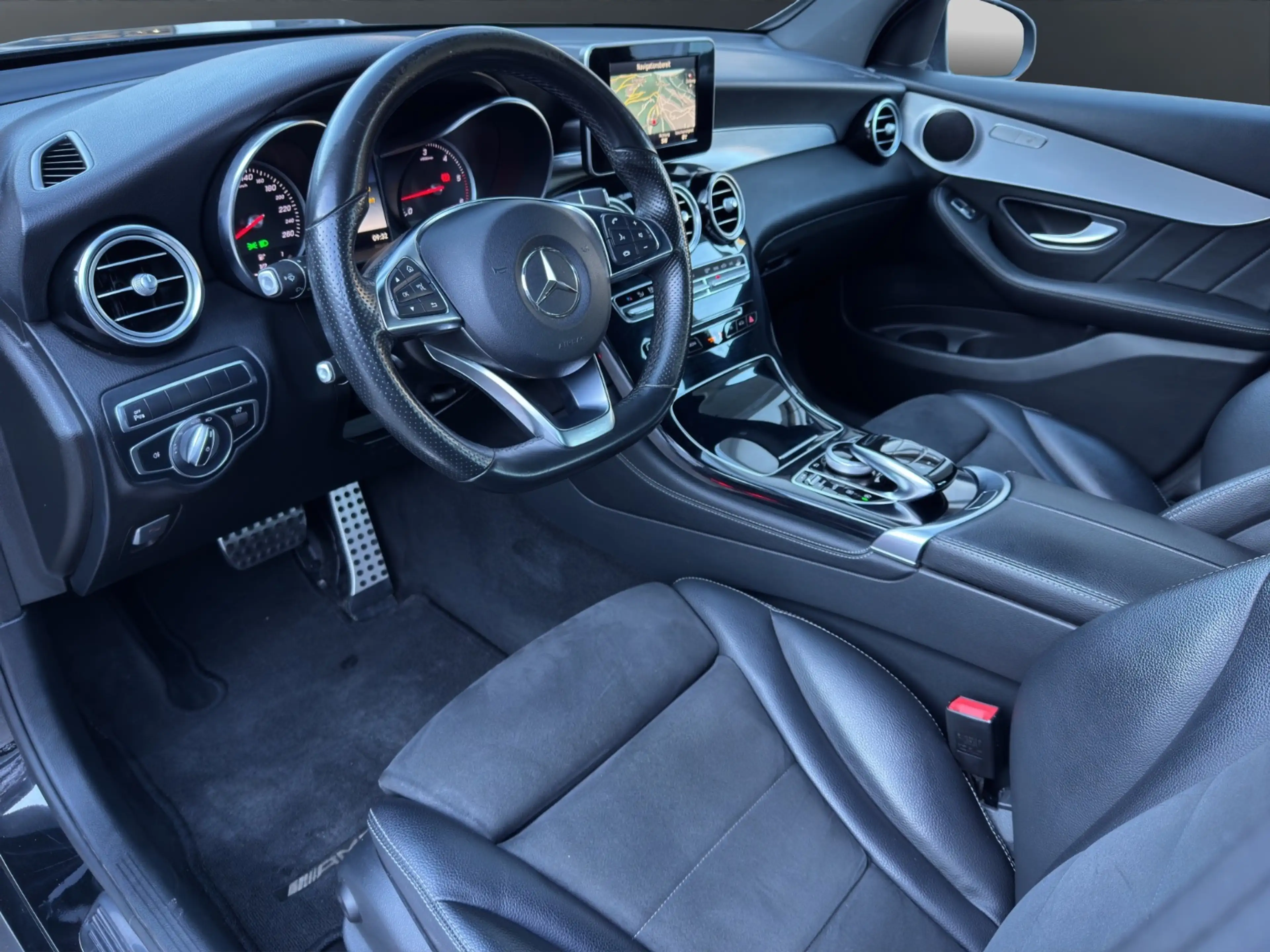 Mercedes-Benz GLC 350 d 4MATIC AMG AIR PTS Shz Ambi LED eHeck — photo 8