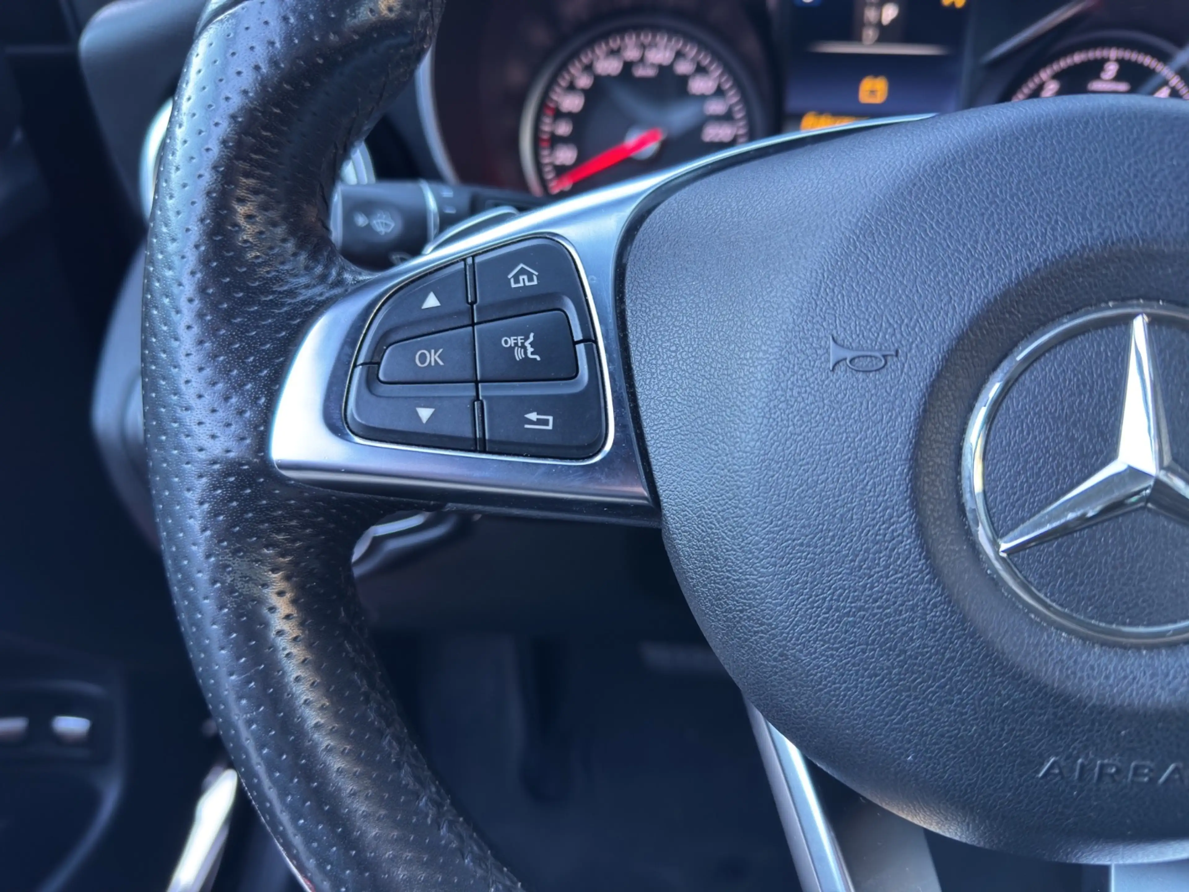 Mercedes-Benz GLC 350 d 4MATIC AMG AIR PTS Shz Ambi LED eHeck — photo 13
