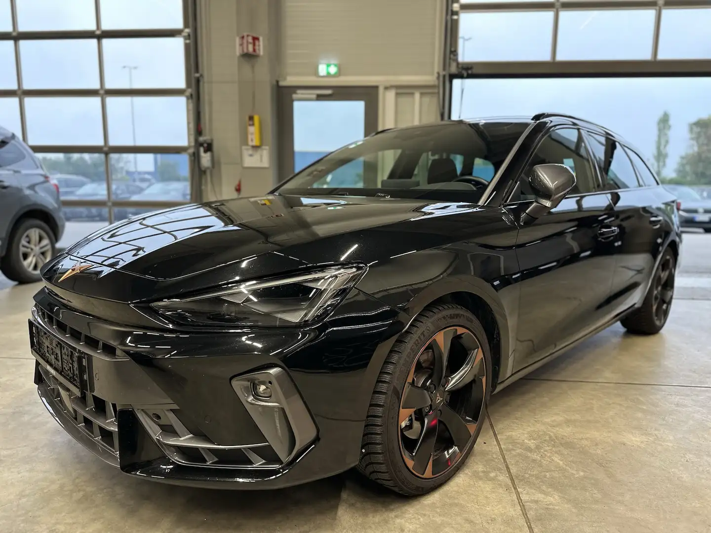 CUPRA Leon ST 2,0TDI DSG Pure Performance Edge Navi Schwarz - 1