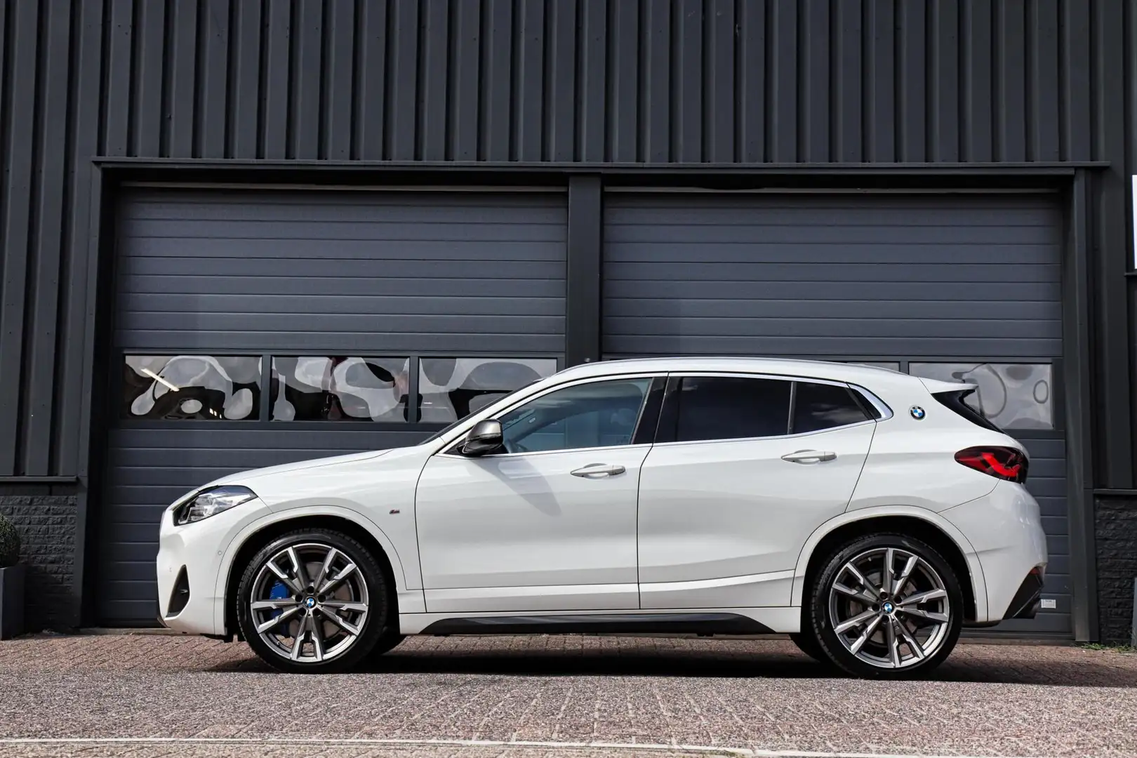 BMW X2 M35i M-Sport 305PK /LED/PANODAK/HARMAN-KARDON/HUD/ Wit - 2