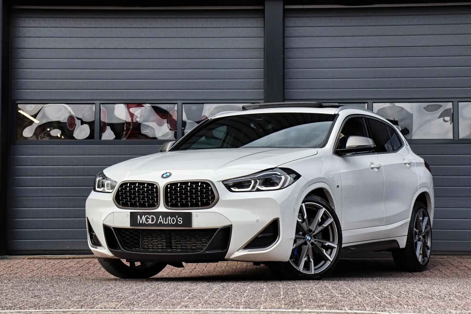 BMW X2 M35i M-Sport 305PK /LED/PANODAK/HARMAN-KARDON/HUD/ Wit - 1