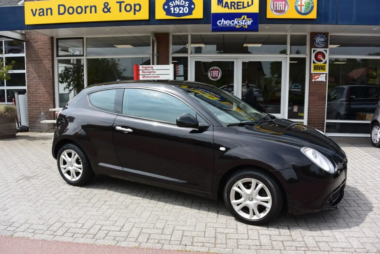 Alfa Romeo MiTo 1.4 T DISTINCTIVE Zwart - 1