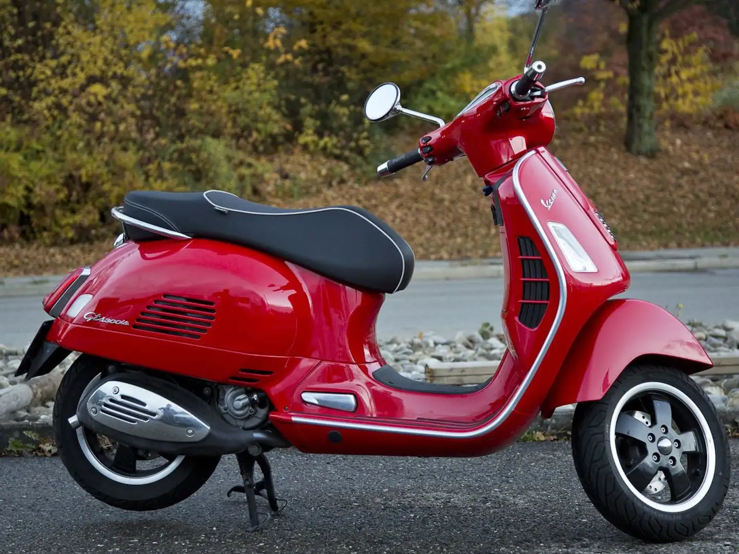 Vespa GTS 300 Rojo - 2