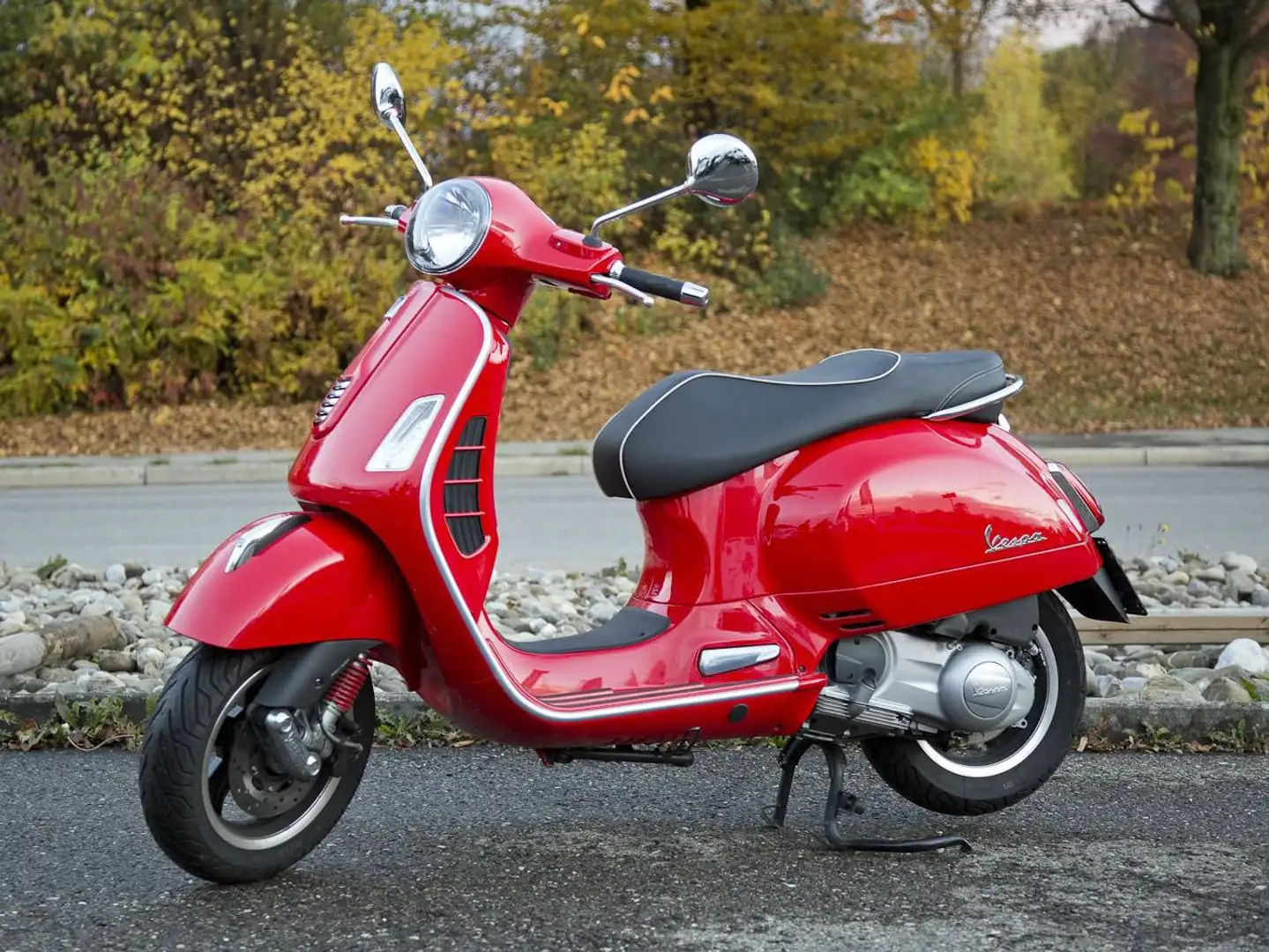 Vespa GTS 300 Rojo - 1