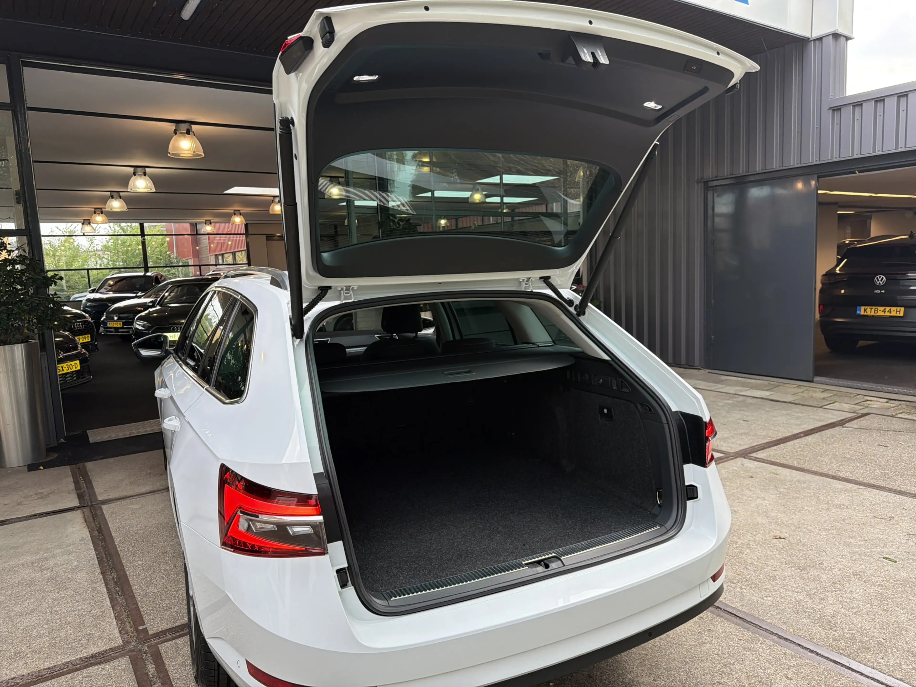 Skoda Superb Combi TSI iV 218PK HYBIRDE DSG STYLE VIRTUAL/CAMER — photo 37