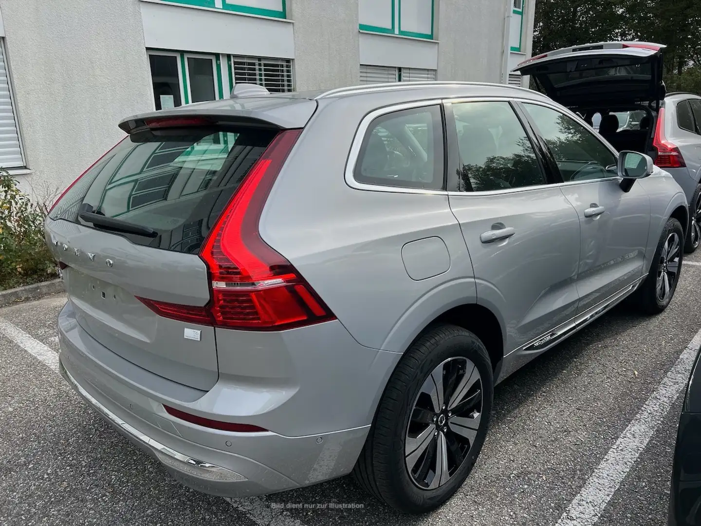 Volvo XC60 T6 Recharged AWD Plus Bright (2025) Rot - 2