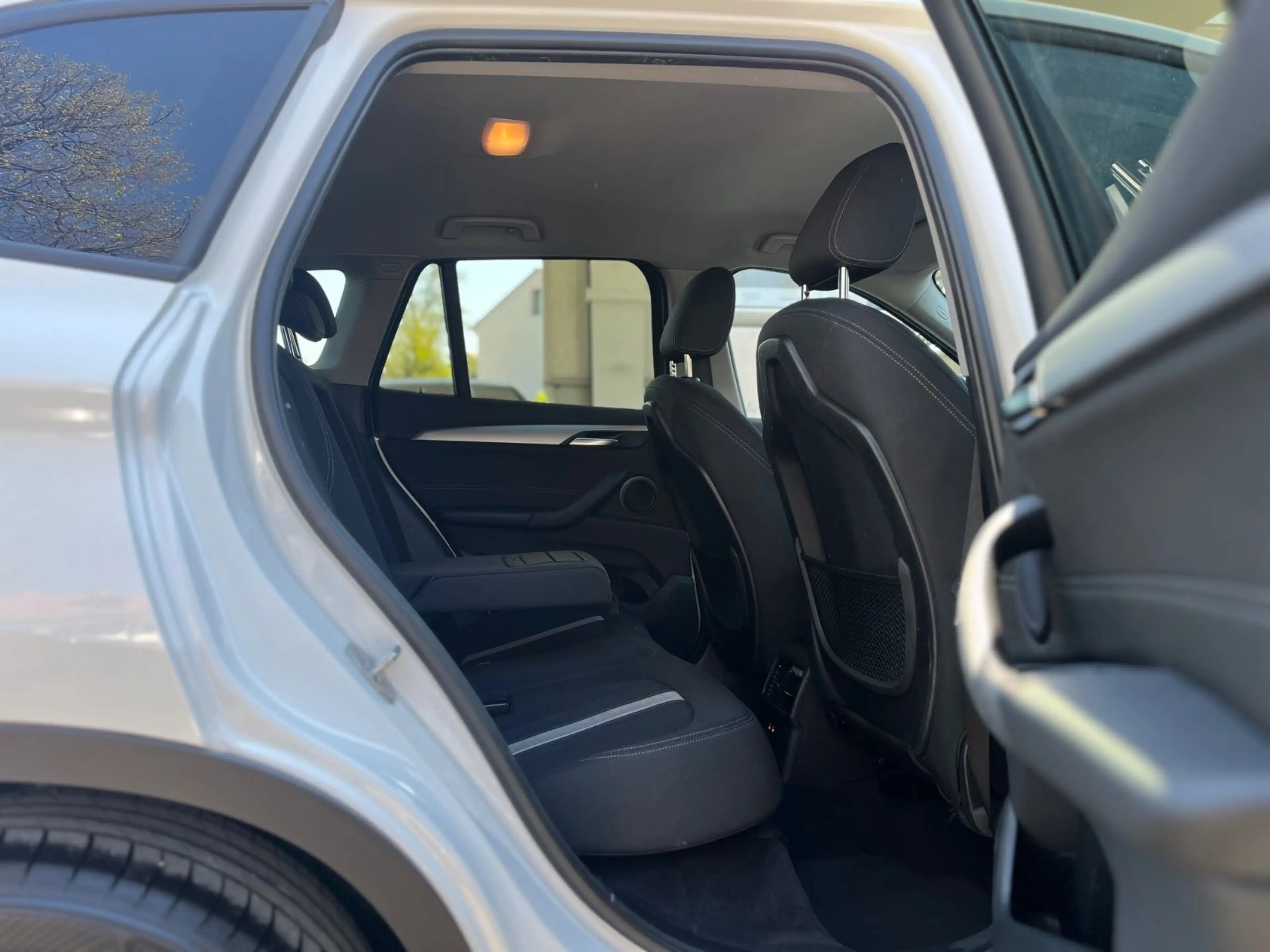 BMW X1 xDrive 18d Aut. Navi+LED+DrivAss+R-Kamera — photo 10