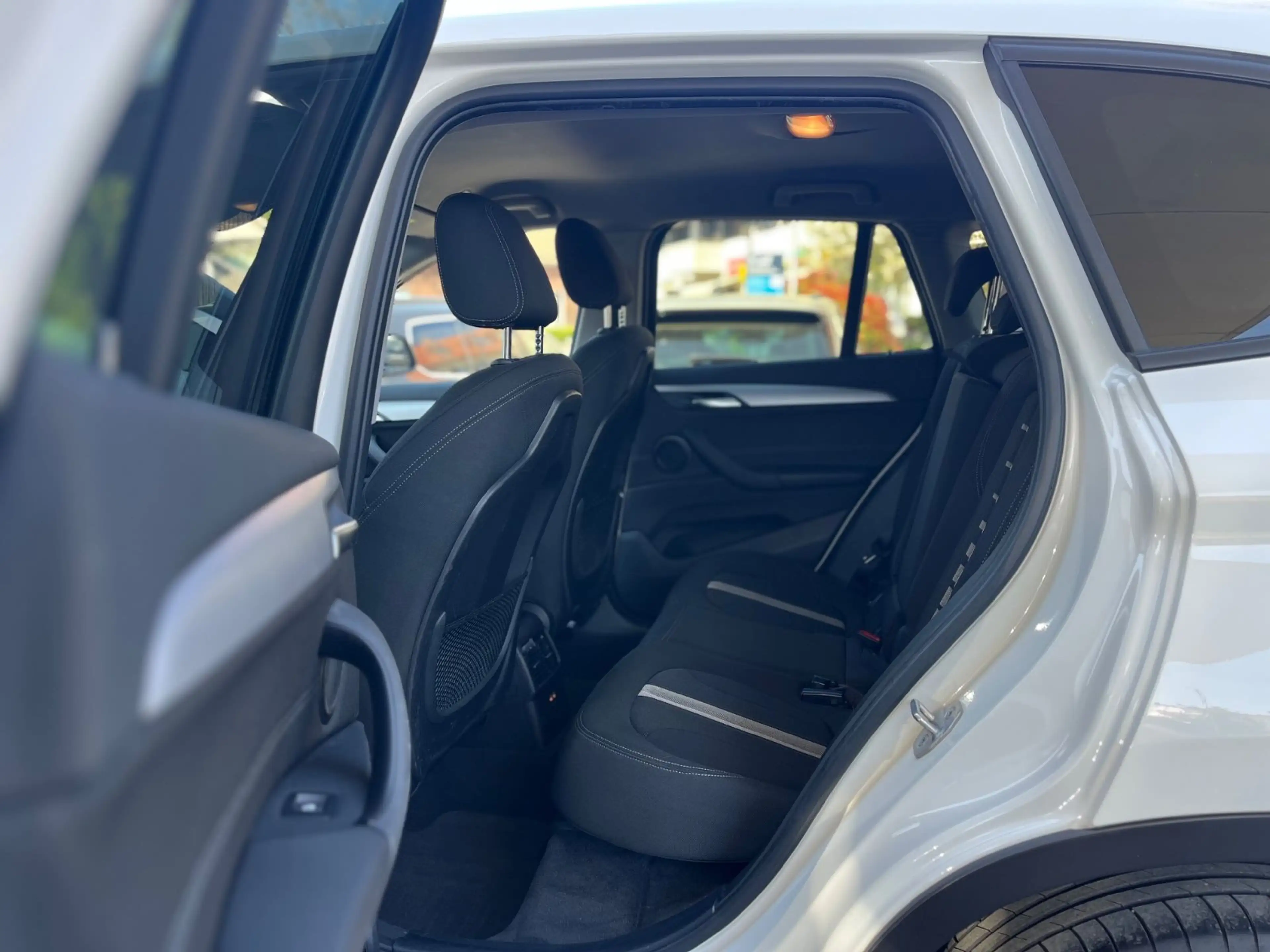 BMW X1 xDrive 18d Aut. Navi+LED+DrivAss+R-Kamera — photo 12