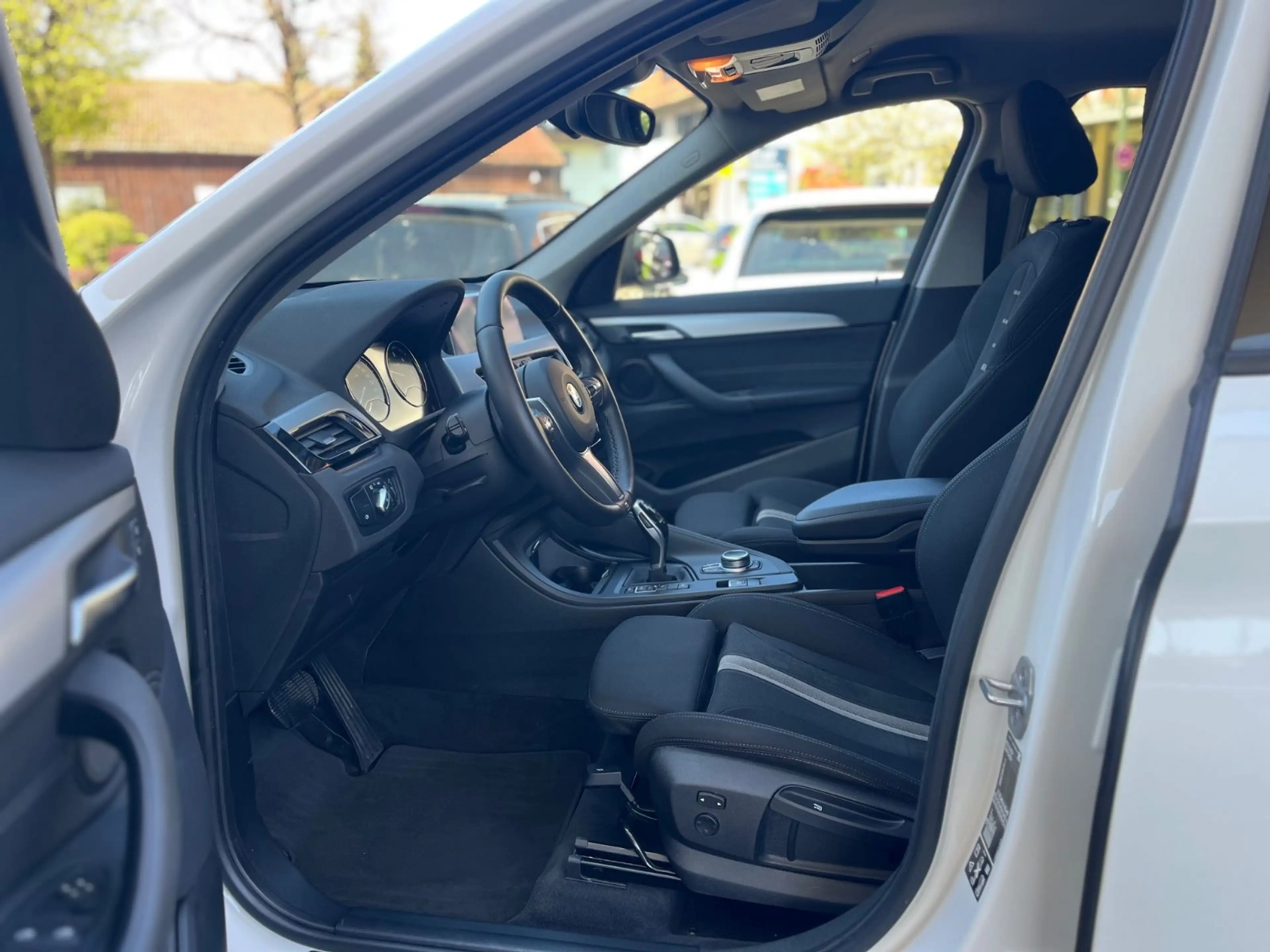 BMW X1 xDrive 18d Aut. Navi+LED+DrivAss+R-Kamera — photo 9