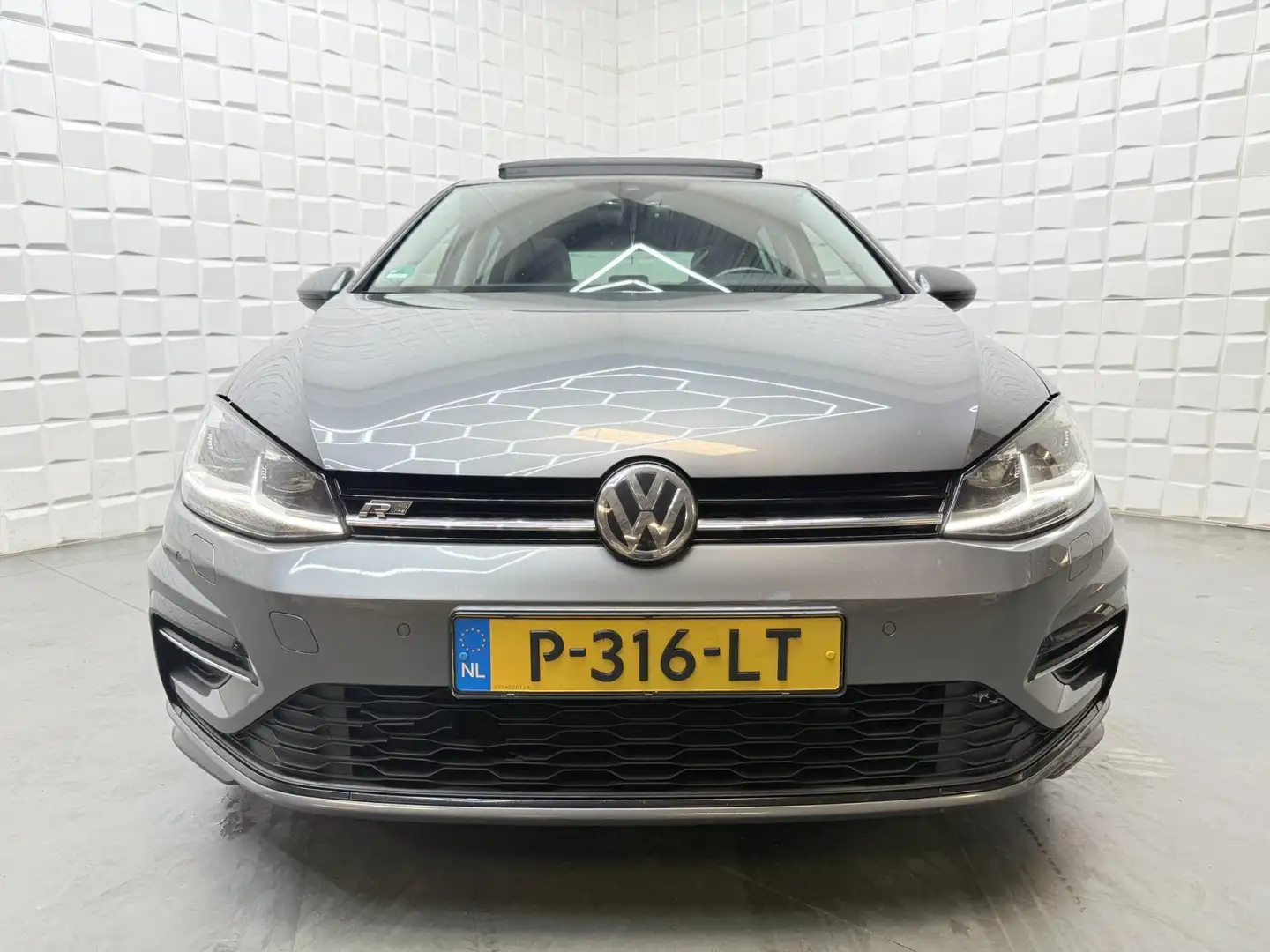 Volkswagen Golf 1.5 TSI Highline R LINE PANO VIRTUAL CAM ACC Grijs - 2