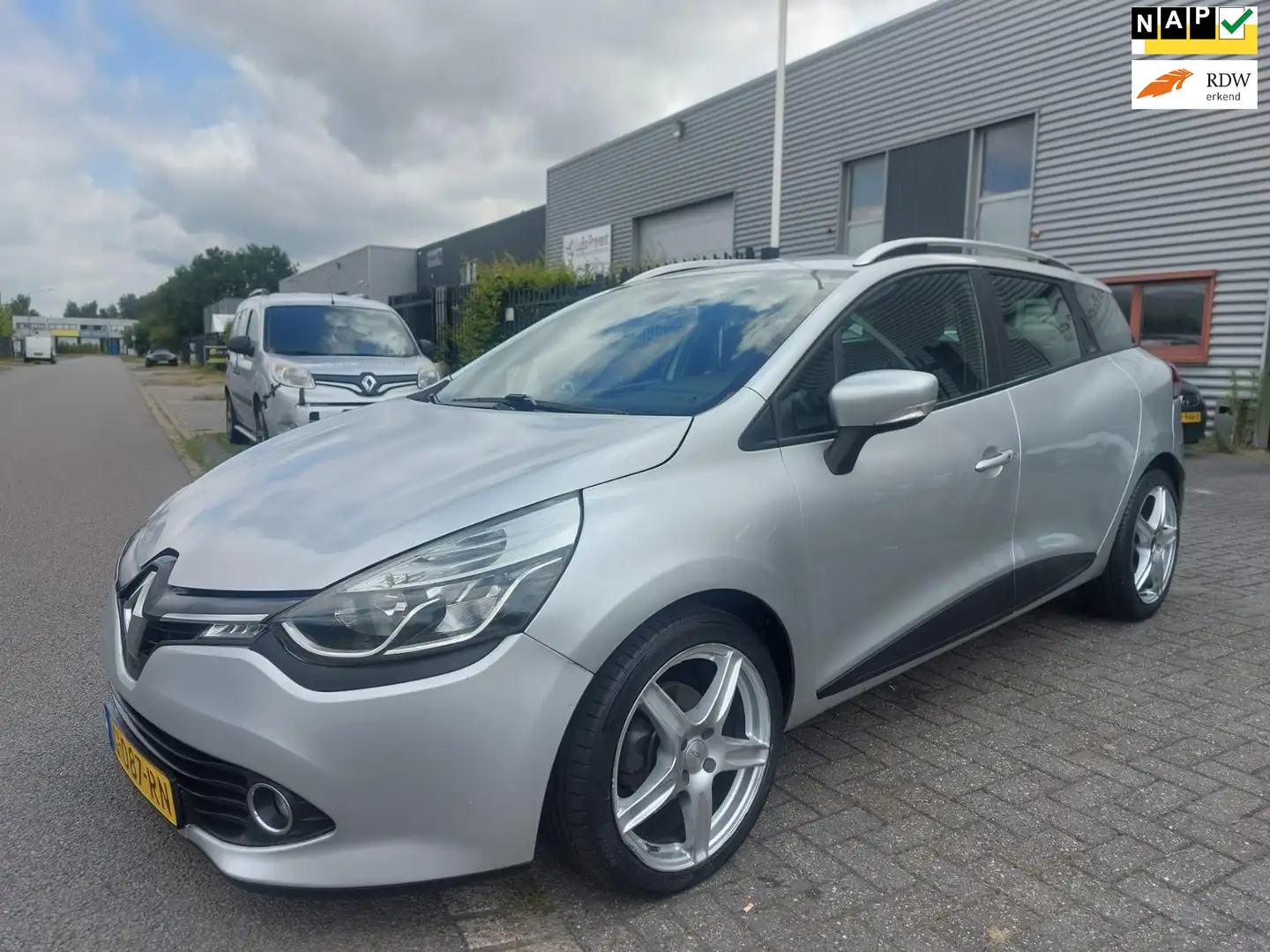 Renault Clio Estate 1.2-16V Collection 5 deurs + climate contro Grijs - 1