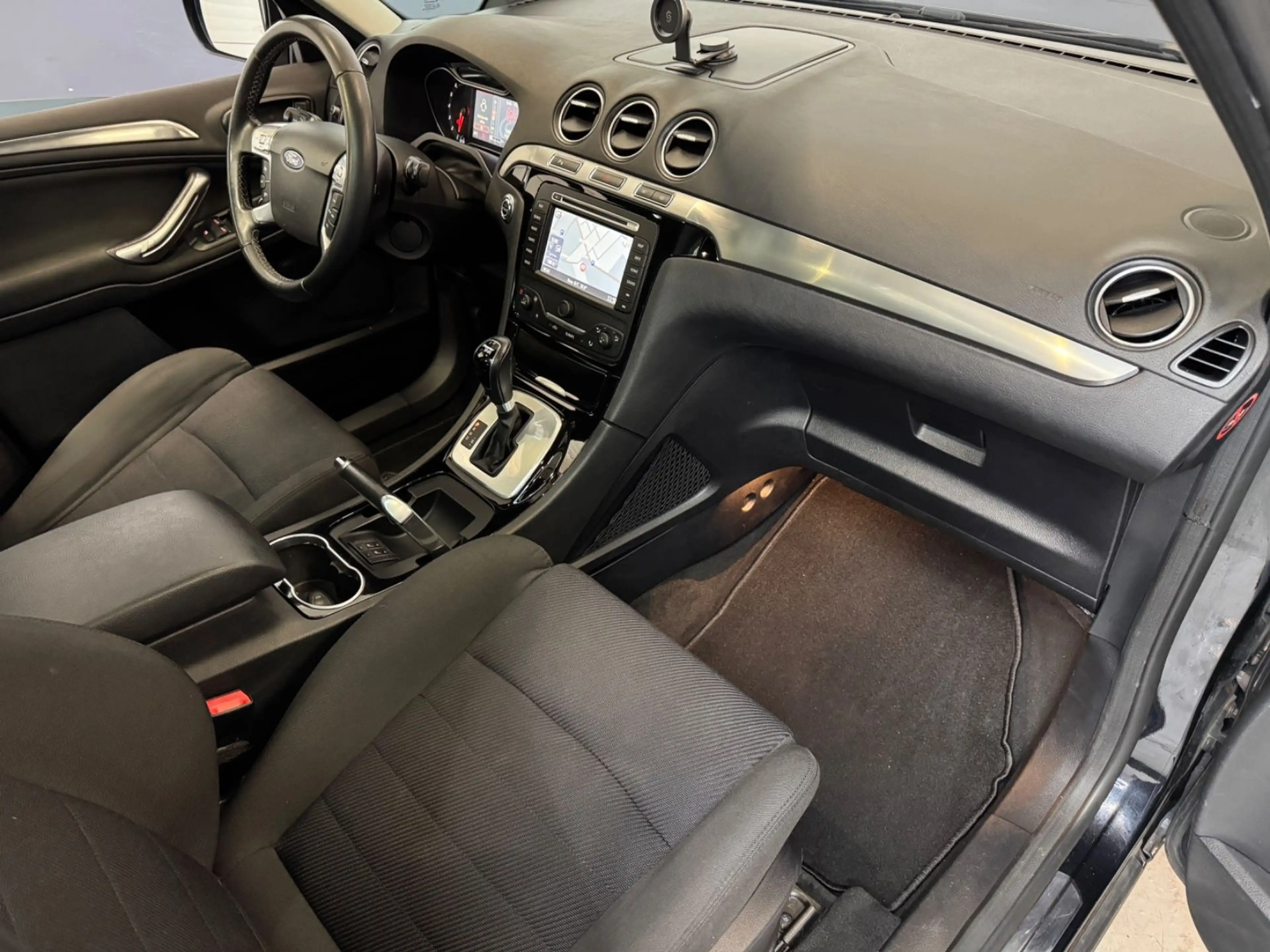 Ford S-Max S-MAX Titanium/Aut./7-Sitzer/Xenon/Nav./Pano — photo 12