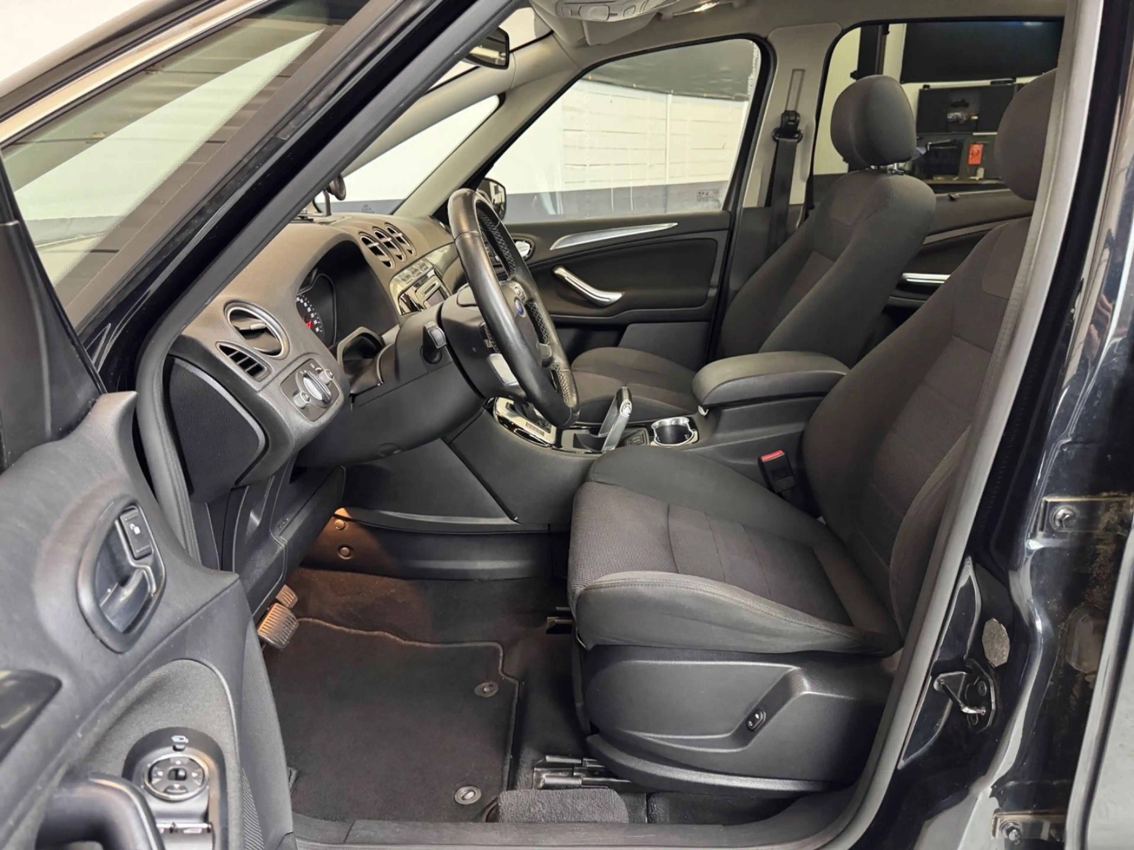 Ford S-Max S-MAX Titanium/Aut./7-Sitzer/Xenon/Nav./Pano — photo 14