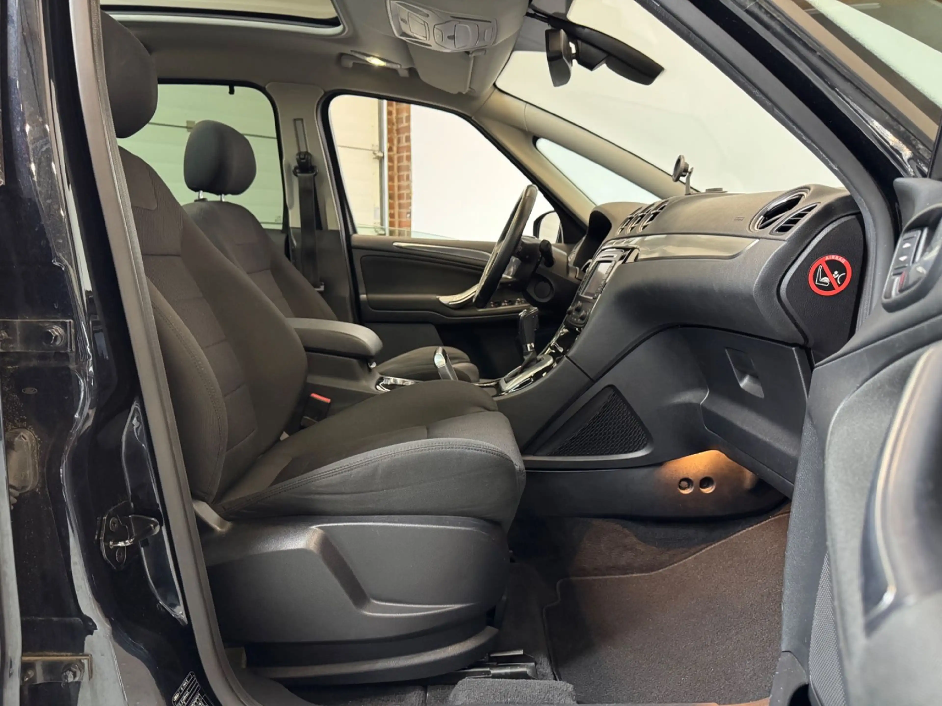 Ford S-Max S-MAX Titanium/Aut./7-Sitzer/Xenon/Nav./Pano — photo 13