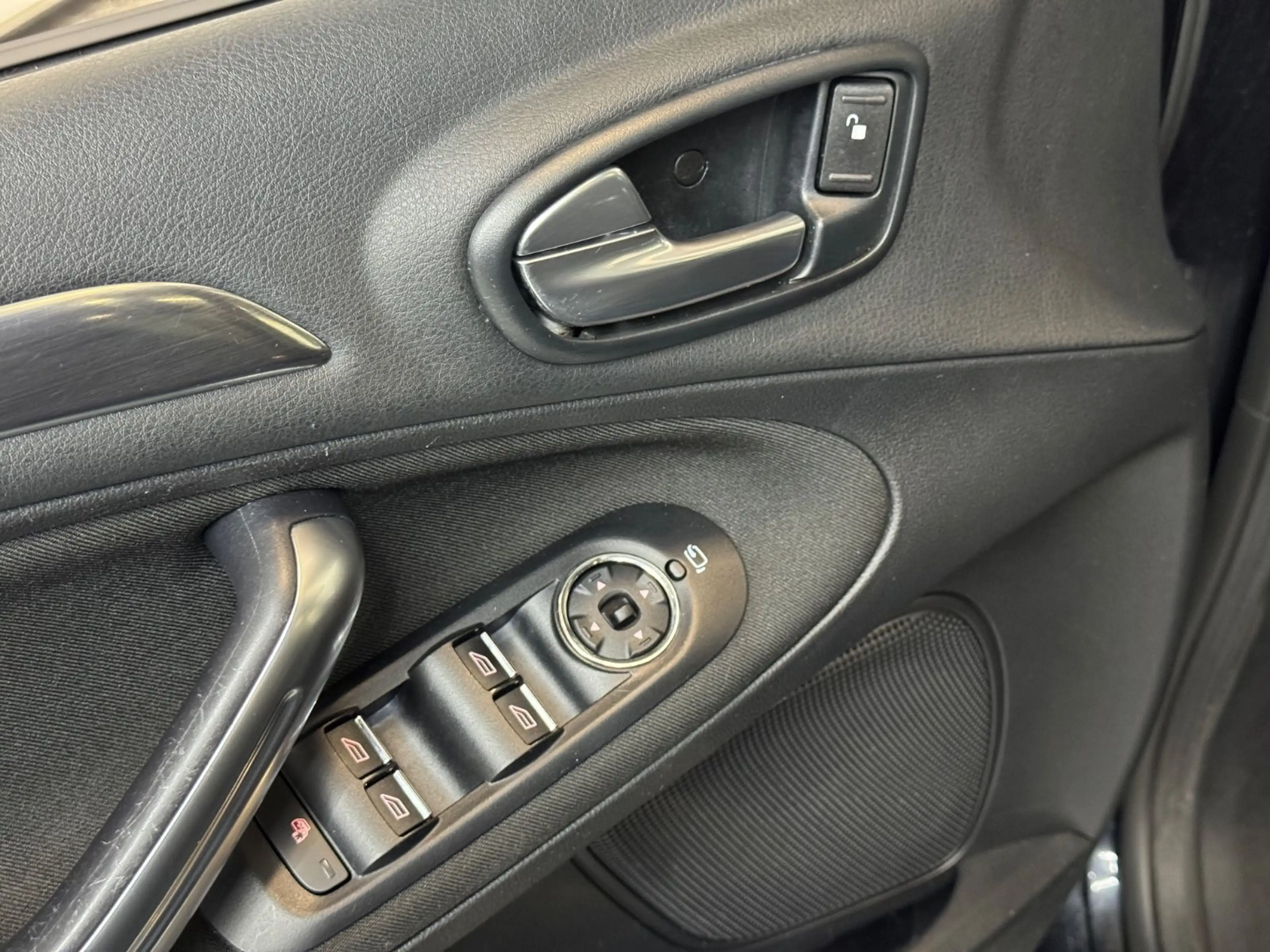 Ford S-Max S-MAX Titanium/Aut./7-Sitzer/Xenon/Nav./Pano — photo 10