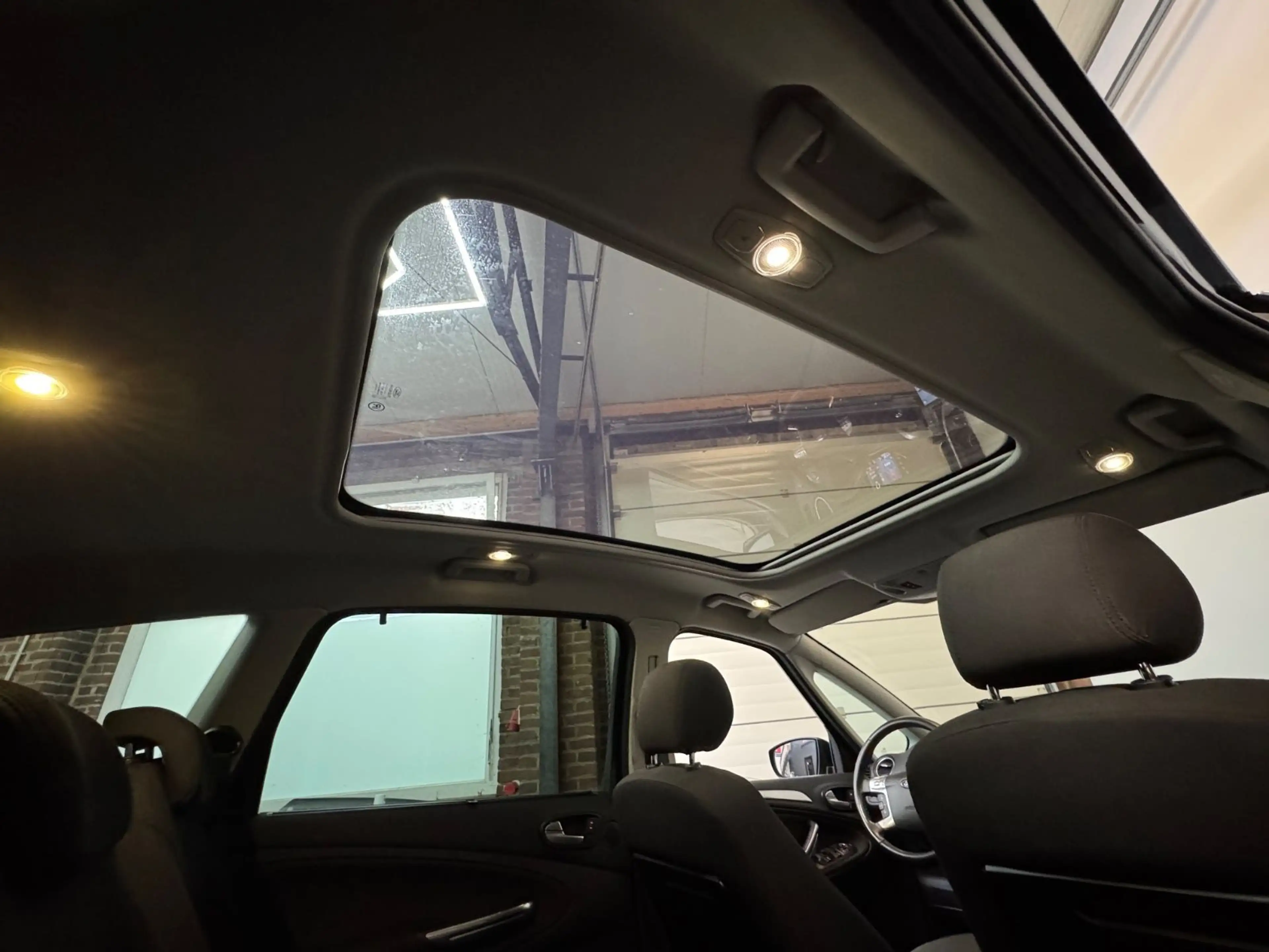 Ford S-Max S-MAX Titanium/Aut./7-Sitzer/Xenon/Nav./Pano — photo 15
