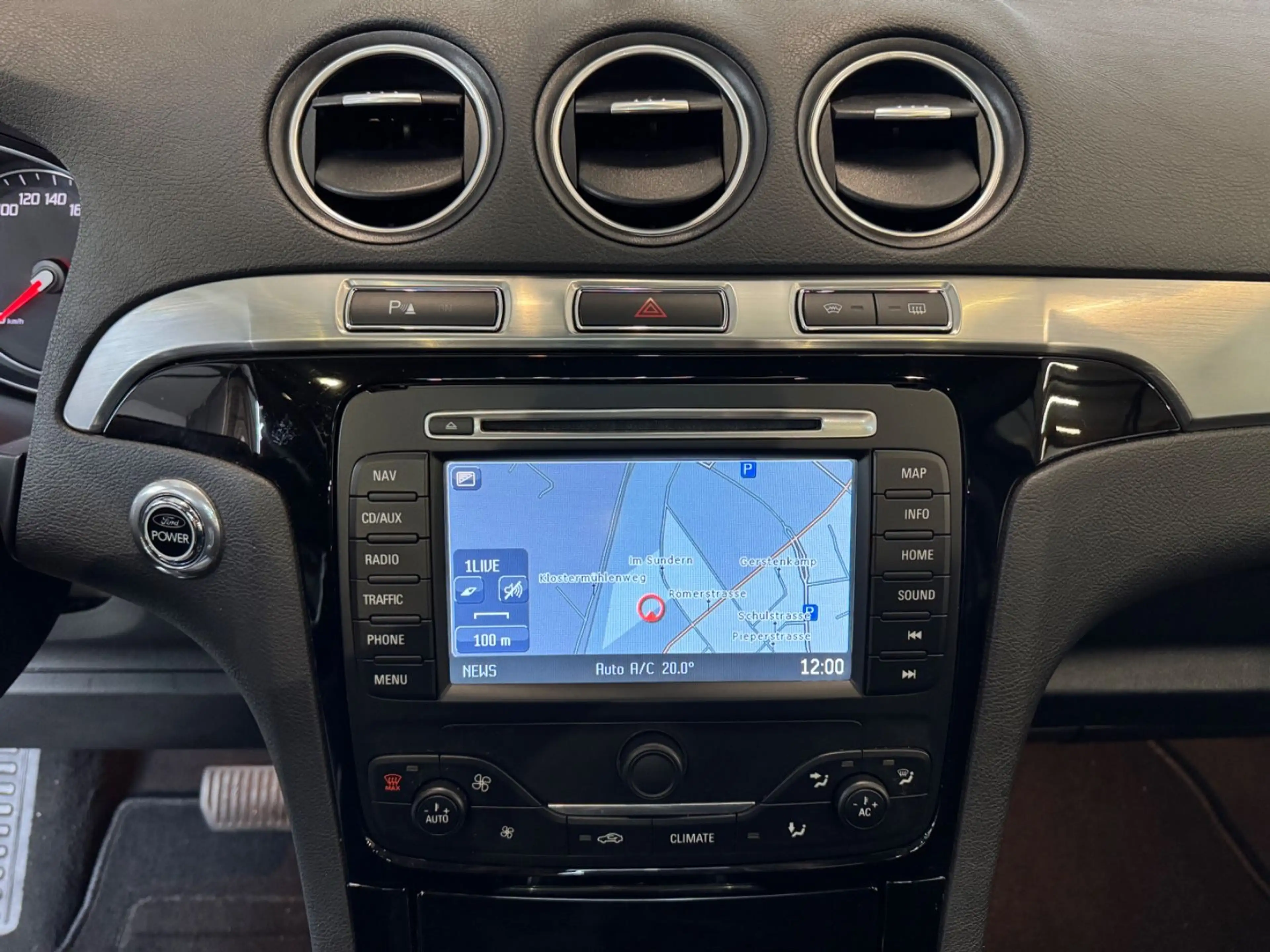 Ford S-Max S-MAX Titanium/Aut./7-Sitzer/Xenon/Nav./Pano — photo 8
