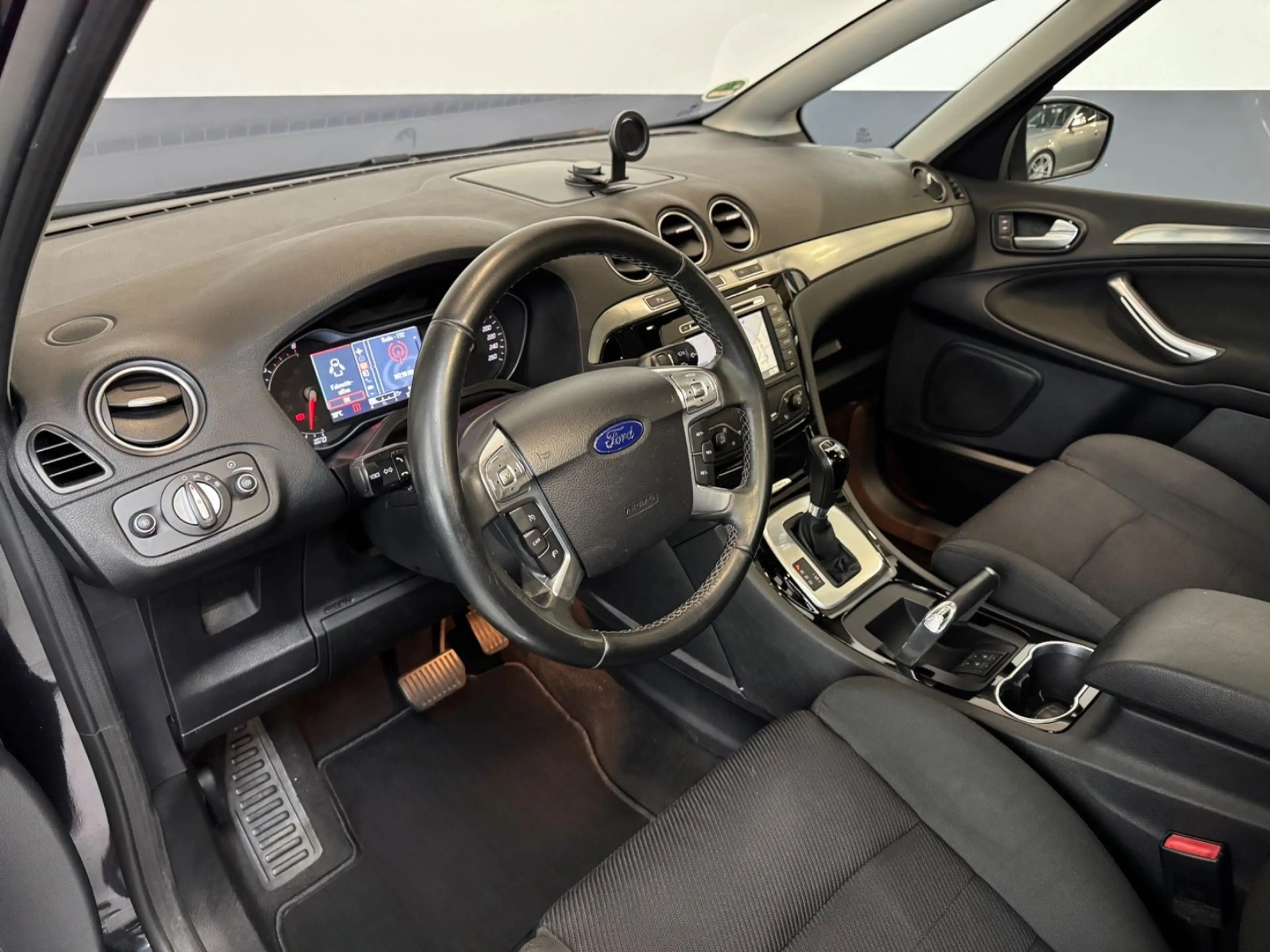 Ford S-Max S-MAX Titanium/Aut./7-Sitzer/Xenon/Nav./Pano — photo 5