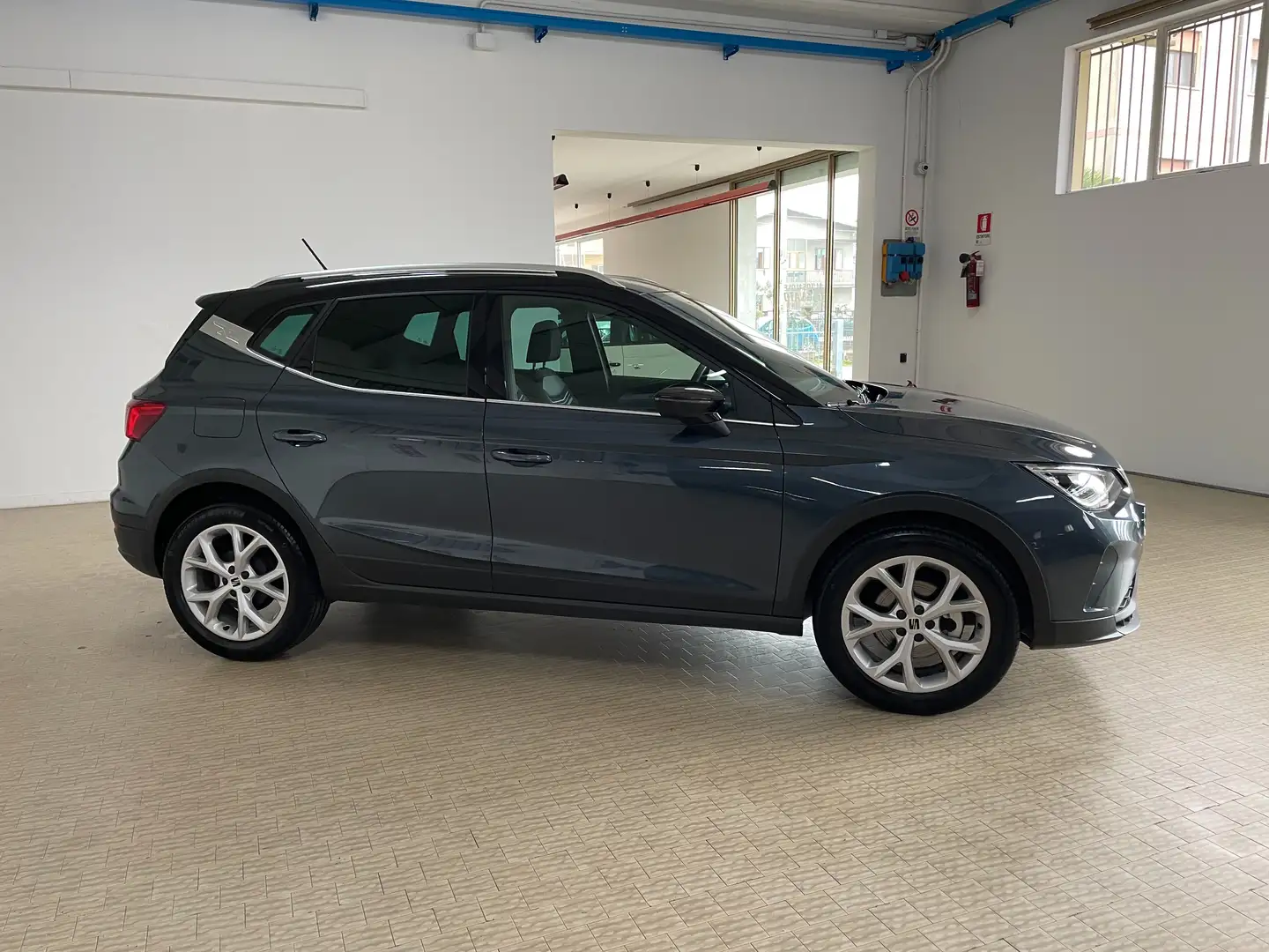SEAT Arona 1.0 ecotsi FR 95cv Grigio - 1