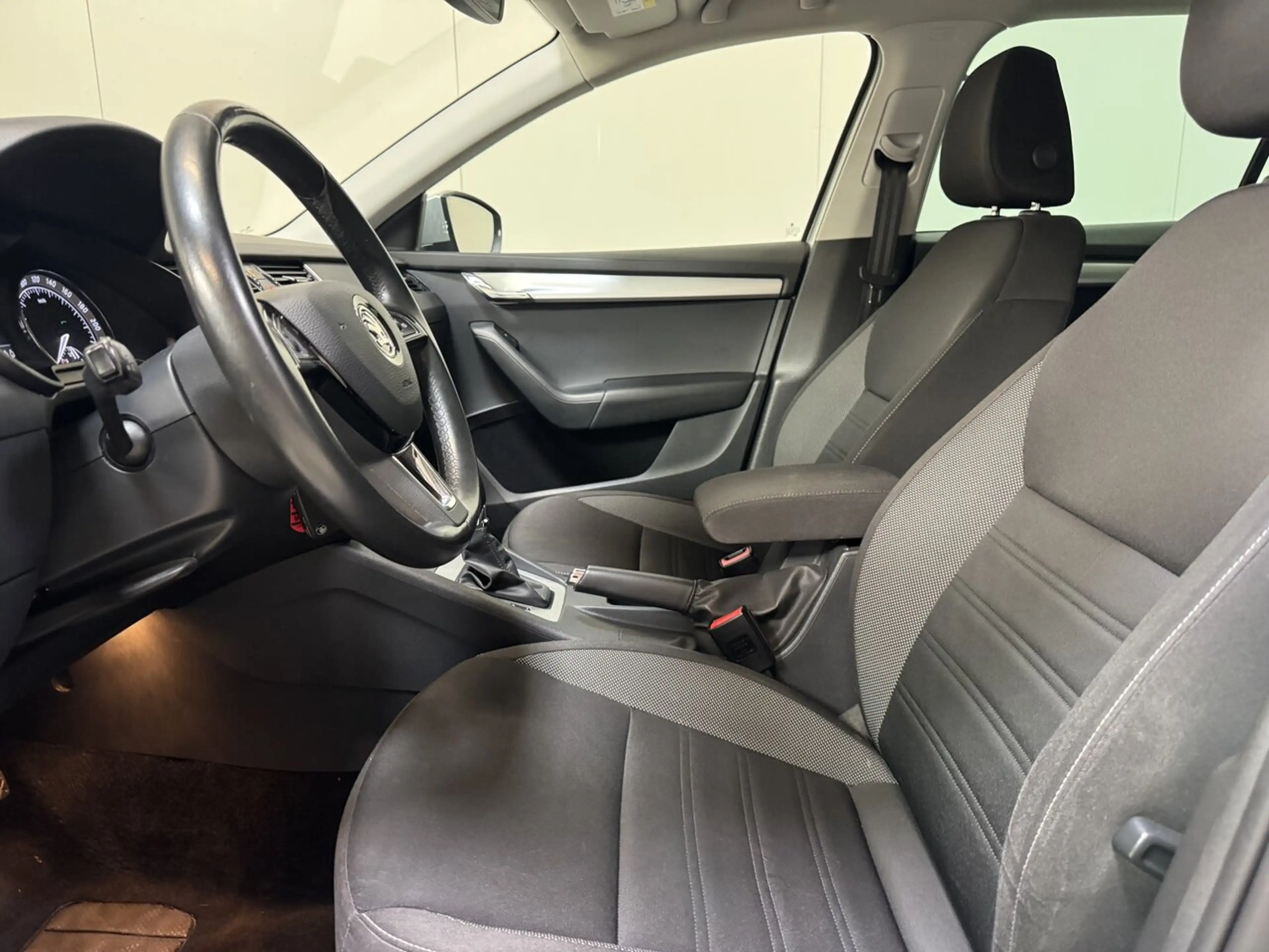 Skoda Octavia 1.5 CNG Benzine Autom. - Airco - GPS - Topstaat! — photo 9