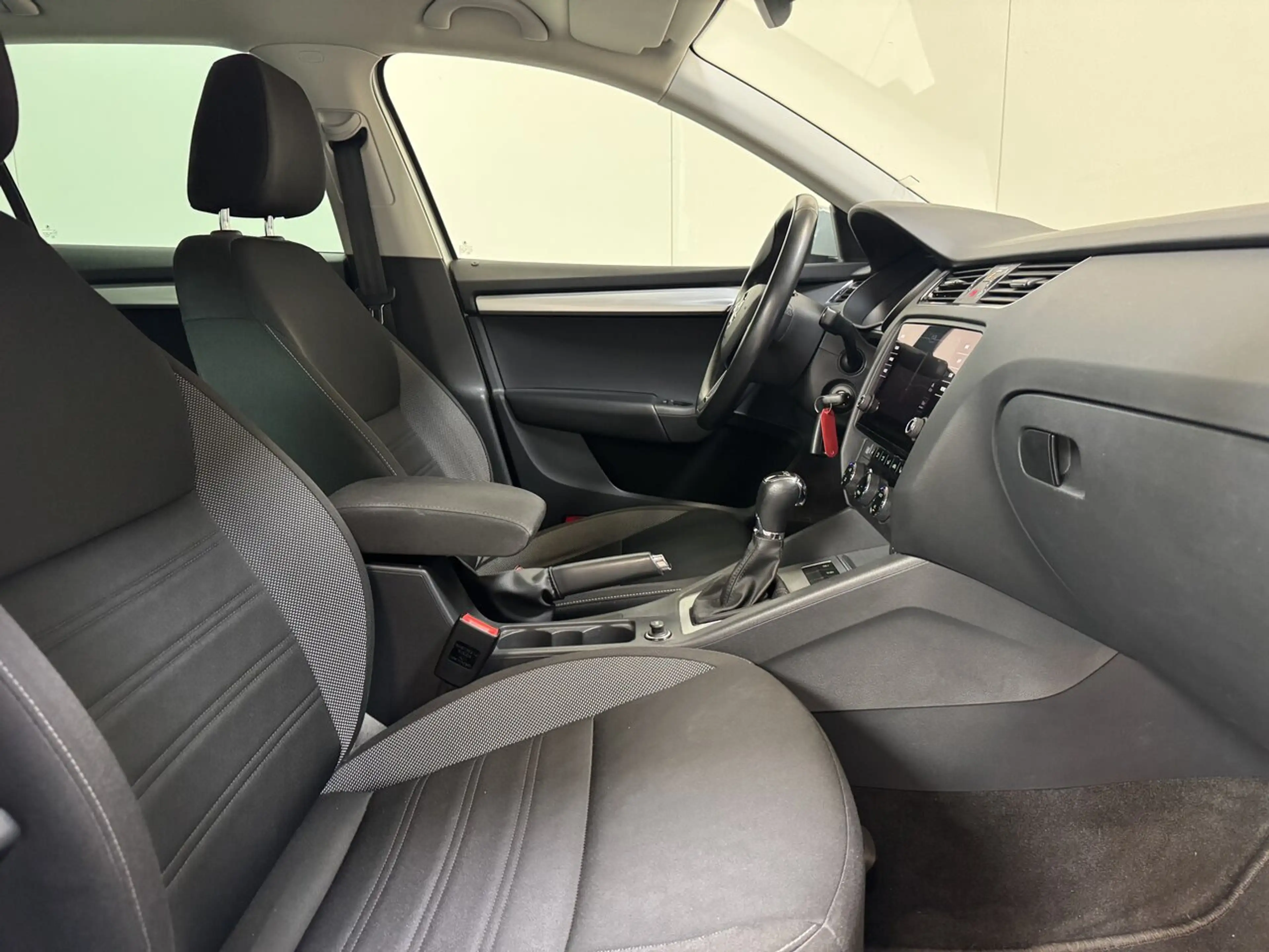 Skoda Octavia 1.5 CNG Benzine Autom. - Airco - GPS - Topstaat! — photo 2
