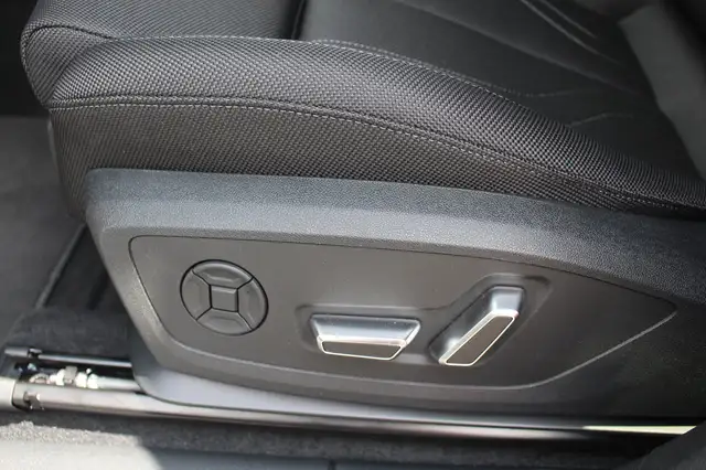 Audi Q3 TFSI quattro 150 kW intense Ansicht 9