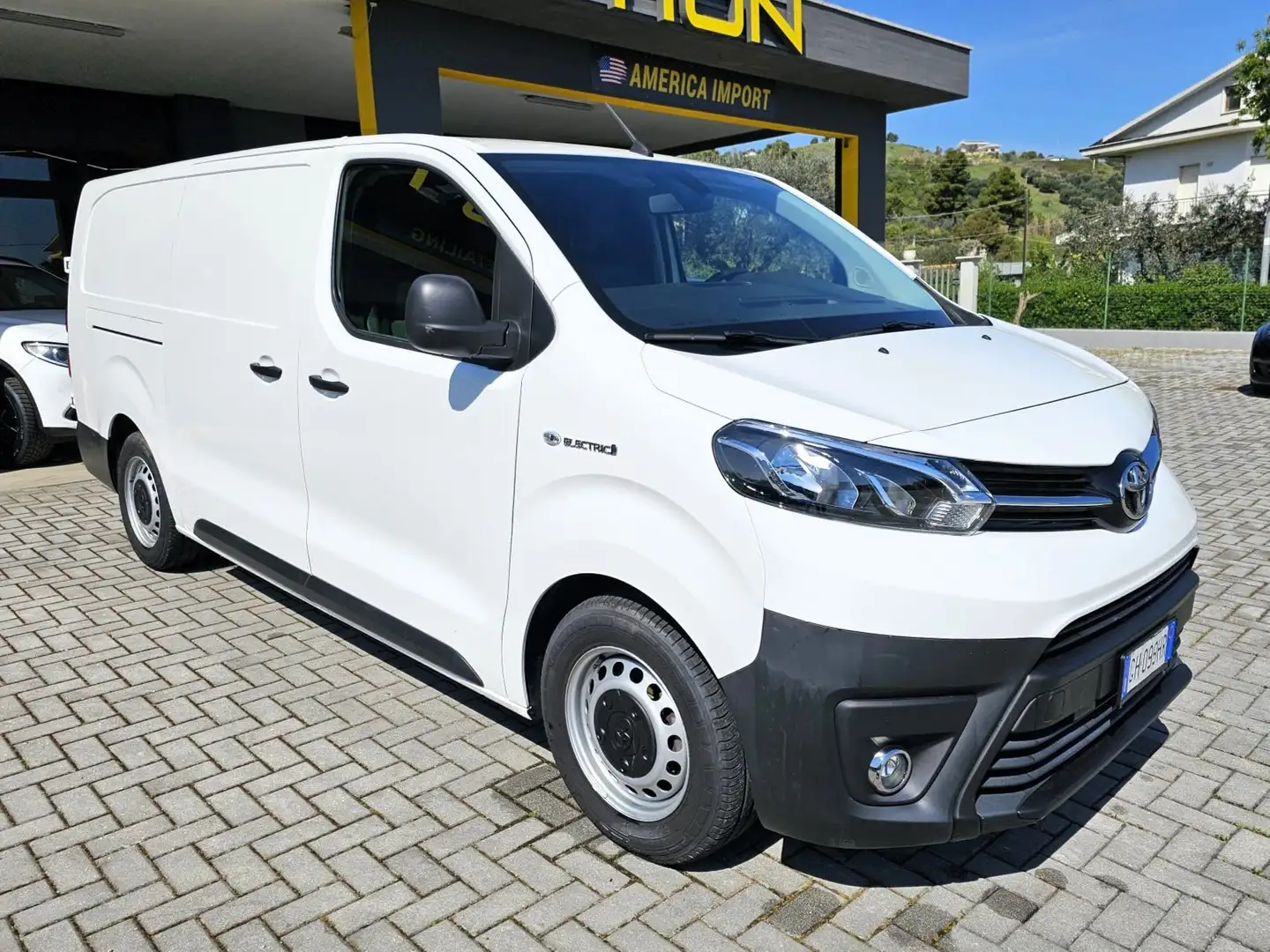 Toyota Proace electric L2 Standard 75kw White - 1