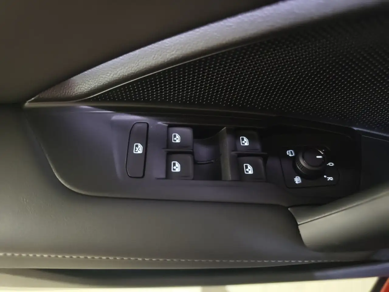 Volkswagen Tiguan Friends eTSI DSG 18