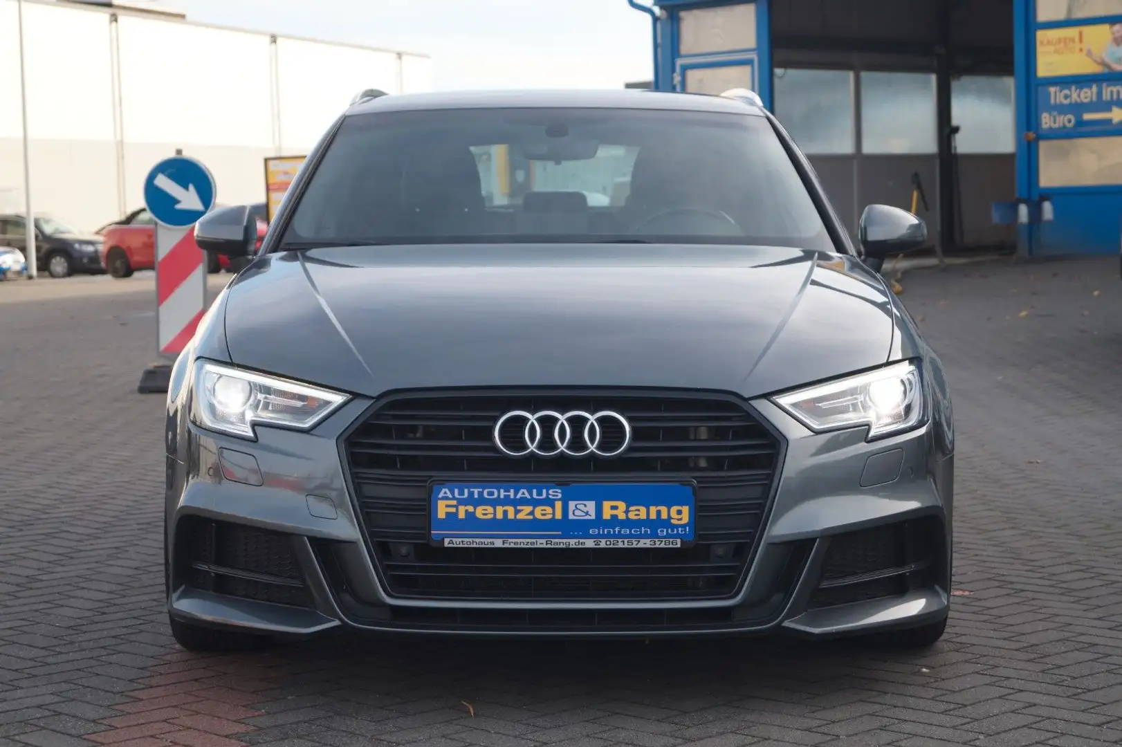 Audi A3 Sportback *S-Line*Xenon*SHZ*Navi*Virtual*PDC* Gris - 2