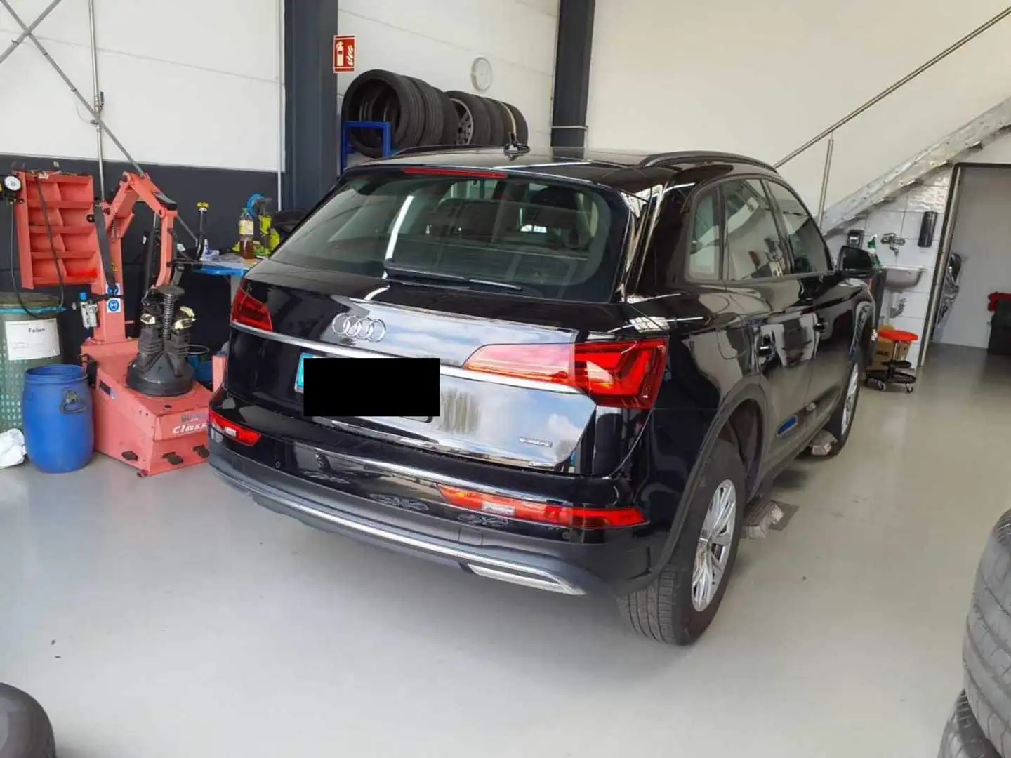 Audi Q5 40 quattro VIRTUAL/PANO/AHK/UNFALLFREI Schwarz - 2