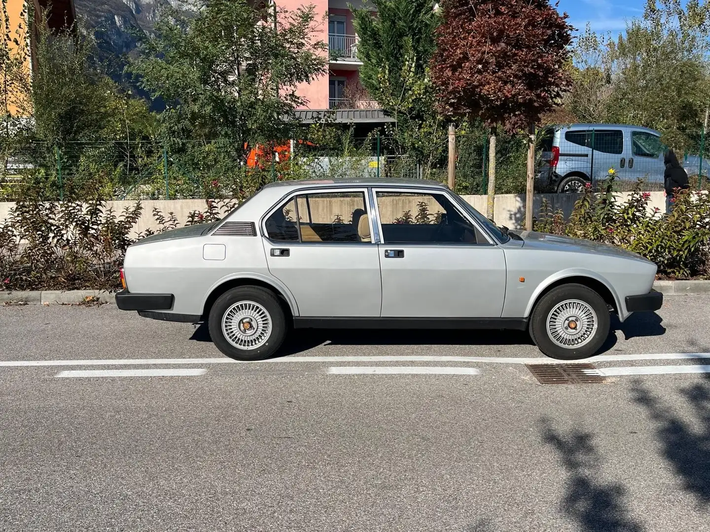 Alfa Romeo Alfetta Alfetta 2.0i Quadrifoglio Oro_2.799 esemplari Gris - 2