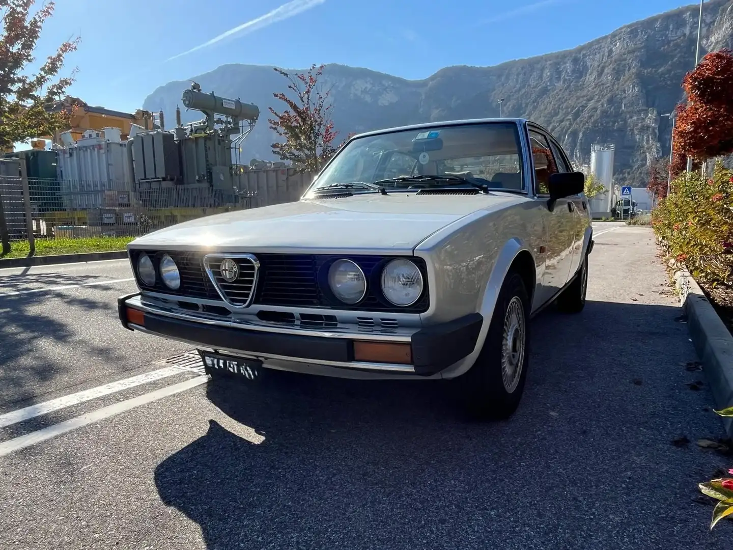 Alfa Romeo Alfetta Alfetta 2.0i Quadrifoglio Oro_2.799 esemplari Gris - 1
