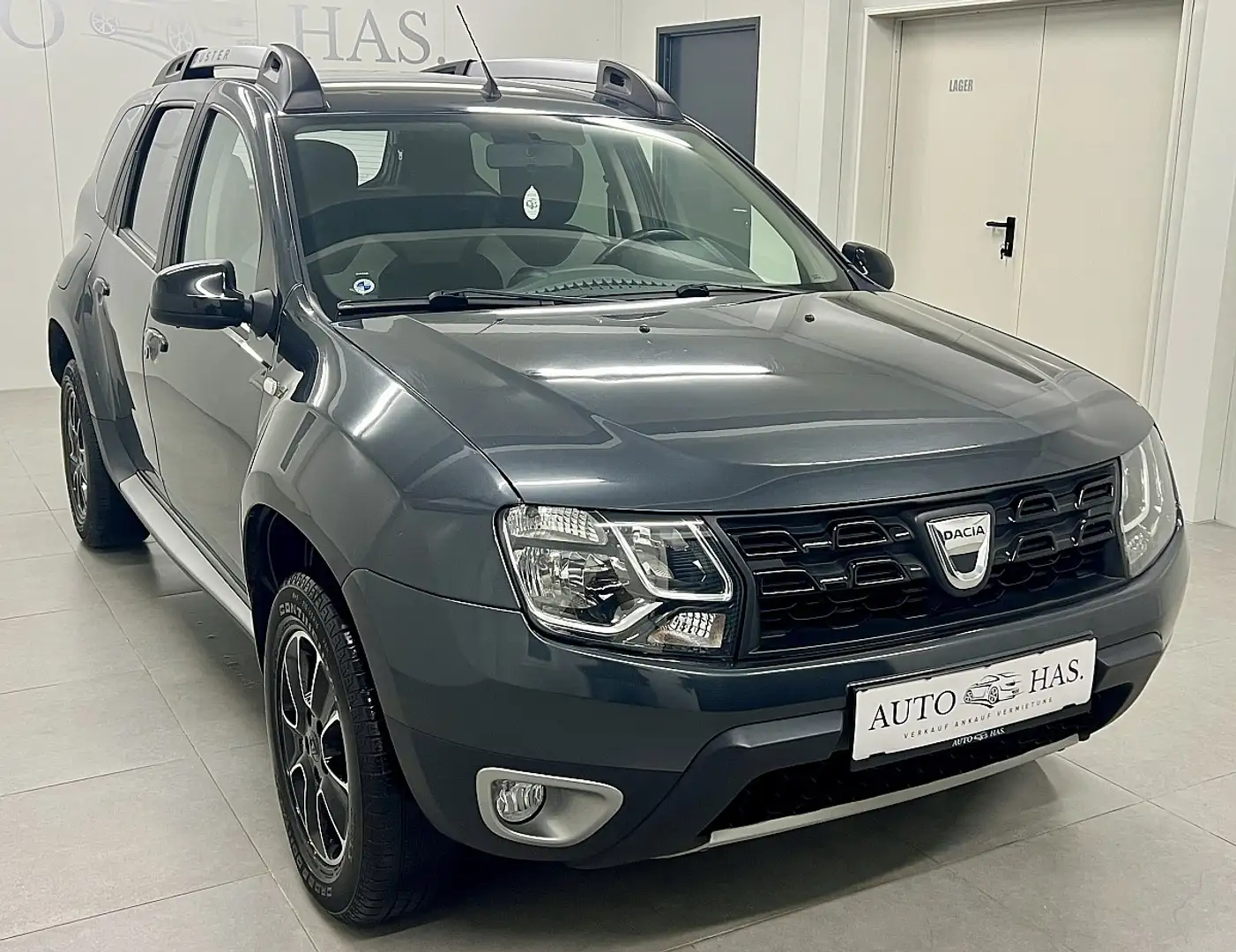 Dacia Duster Blackshadow dCi 110 S&S 4WD Grau - 1