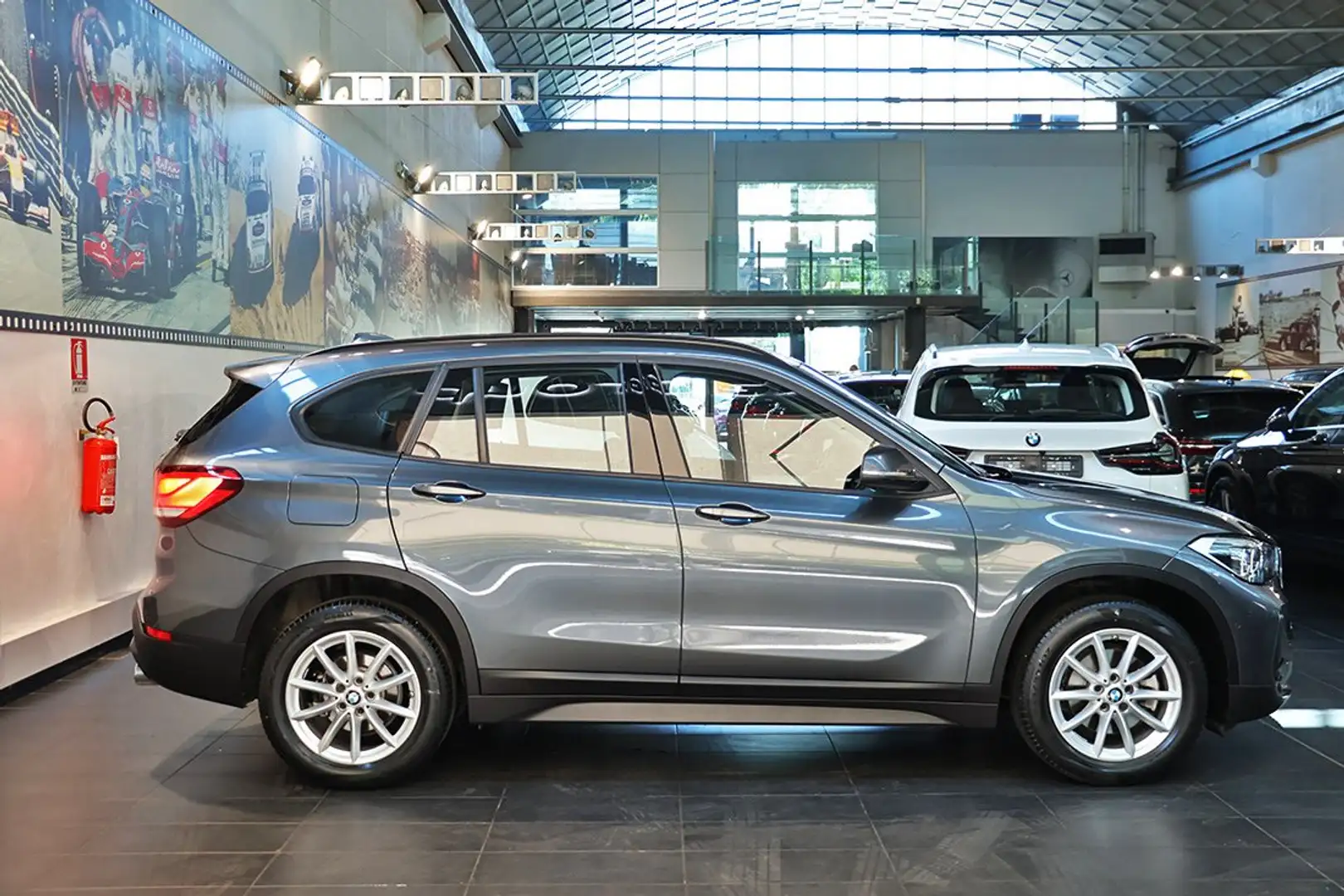 BMW X1 sDrive18d Business Advantage AUTO. - TELECAM./ADAS Gris - 2