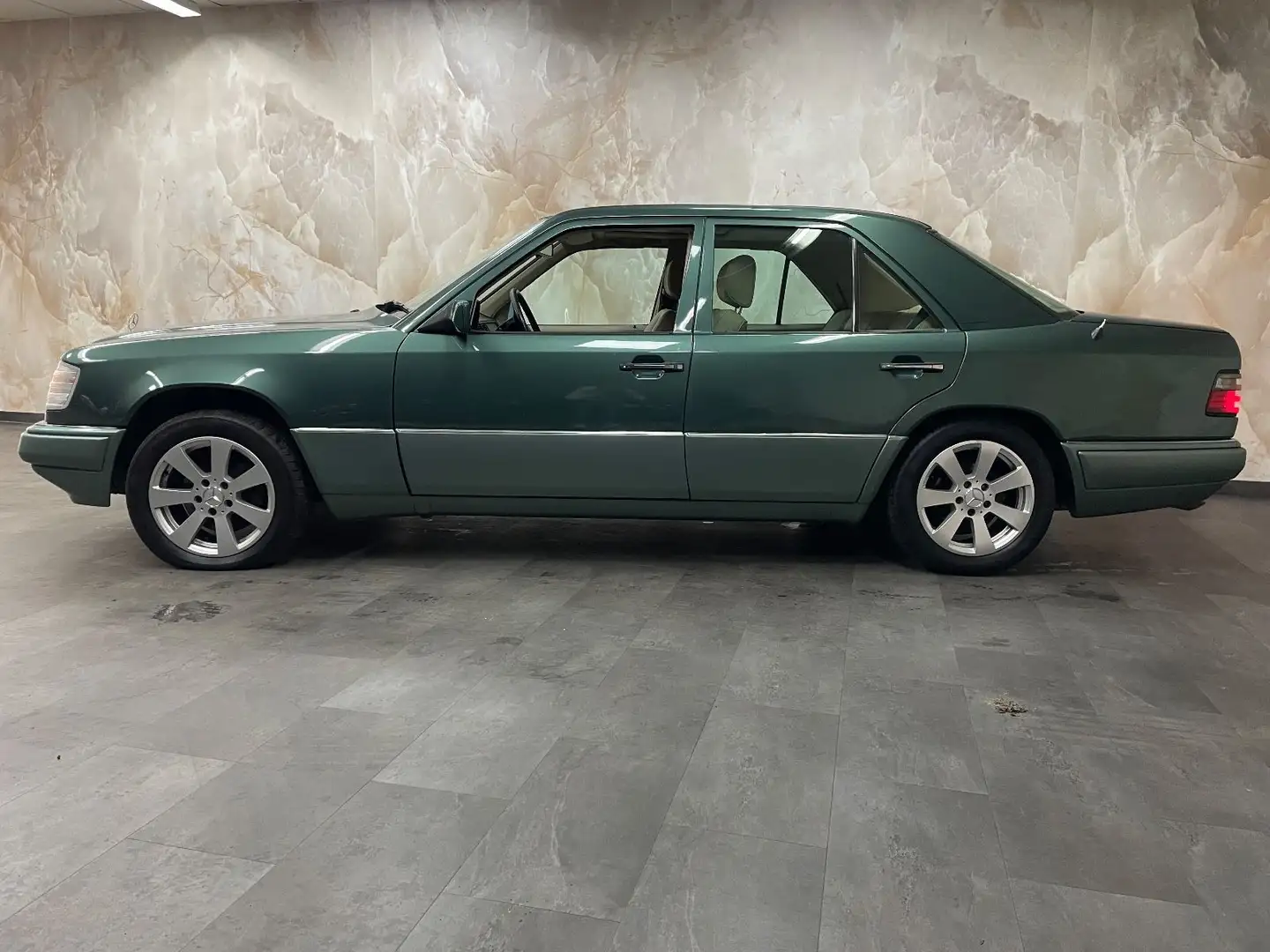 Mercedes-Benz E 280 Sportline "Automatik"Leder"Schiebedach" Grün - 2