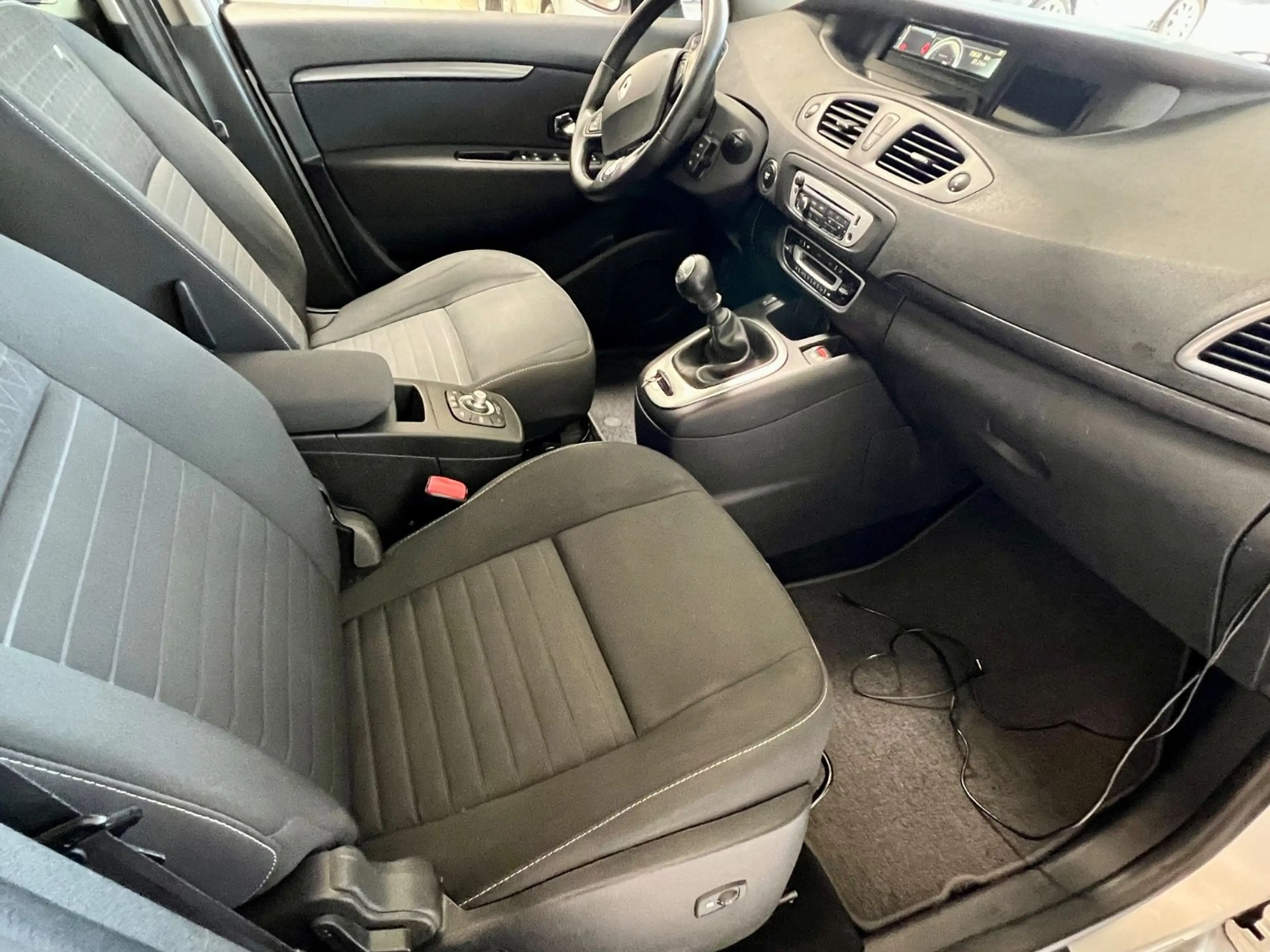 Renault Scenic III 1,2 Limited Sitzheizung/Klima — photo 8