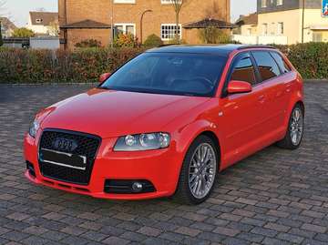 8P Sportback S-Line – Brillantrot/Schwarz, Top Zustand