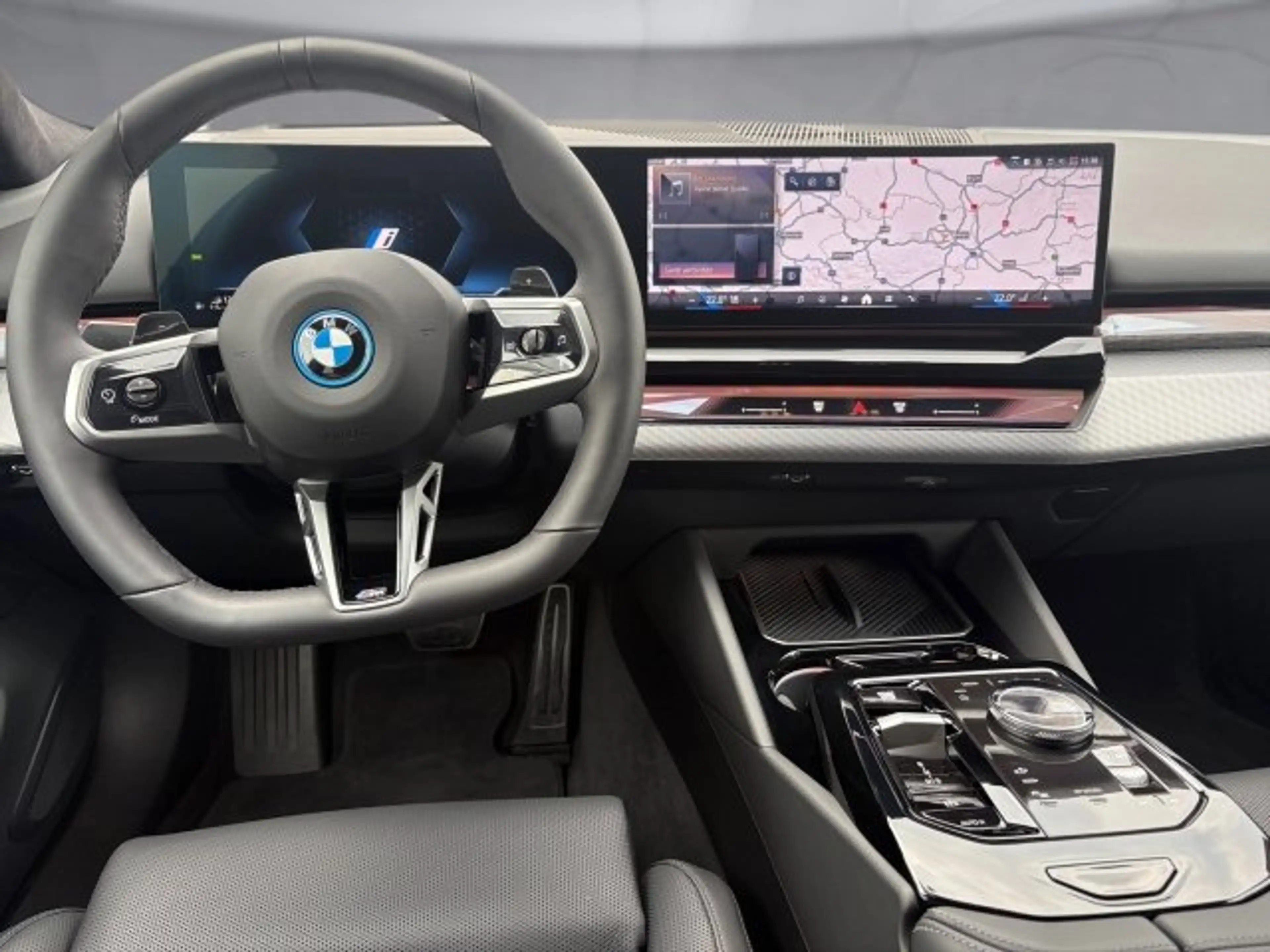 BMW 550 e xDrive Touring — photo 6