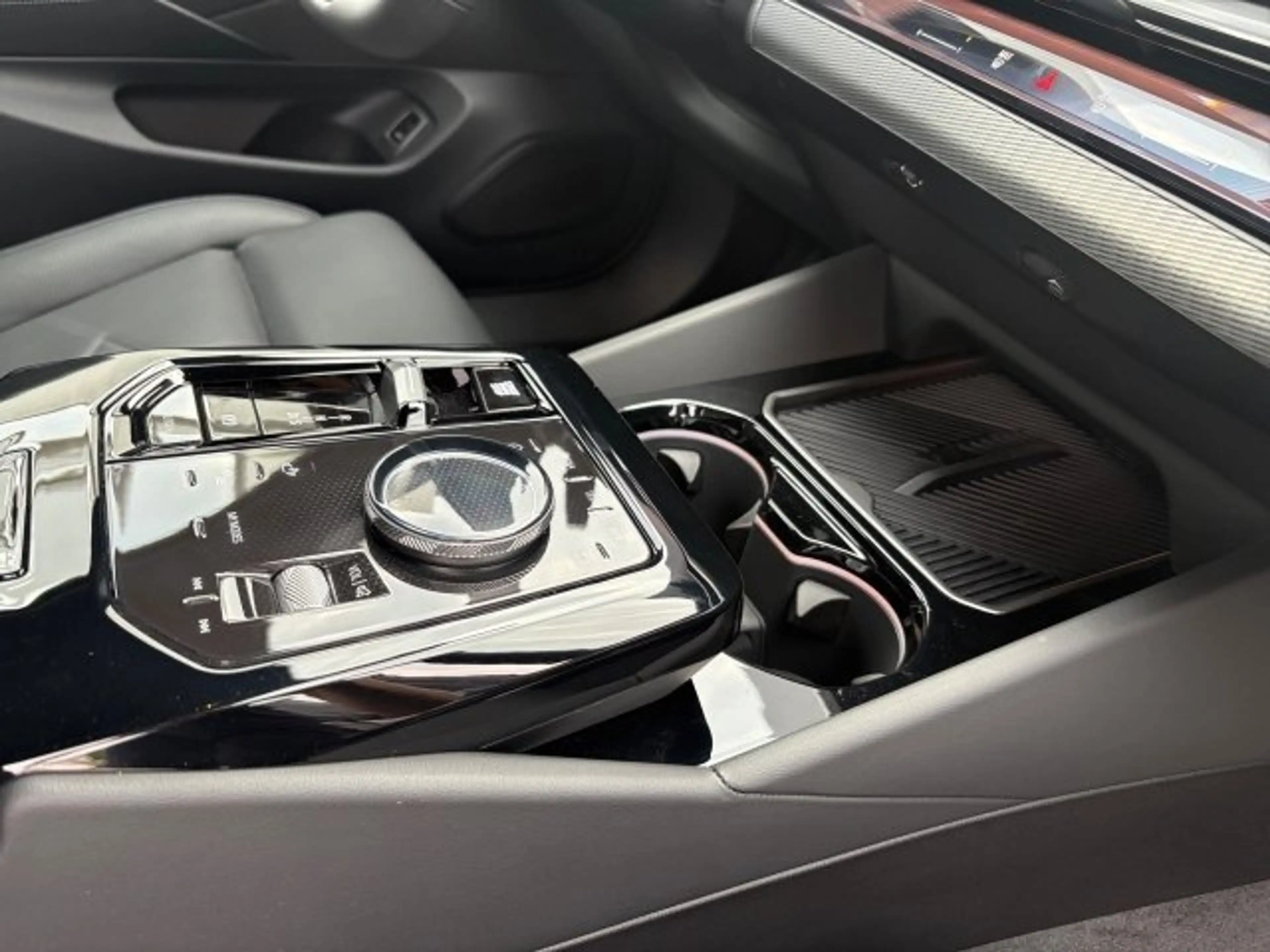 BMW 550 e xDrive Touring — photo 9