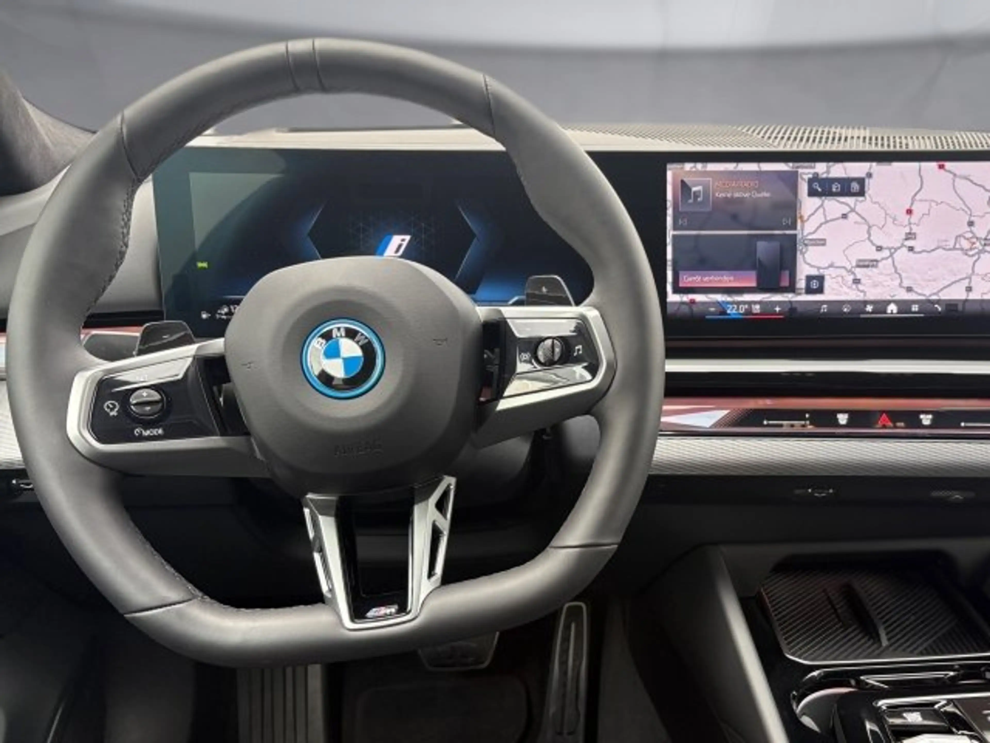 BMW 550 e xDrive Touring — photo 7