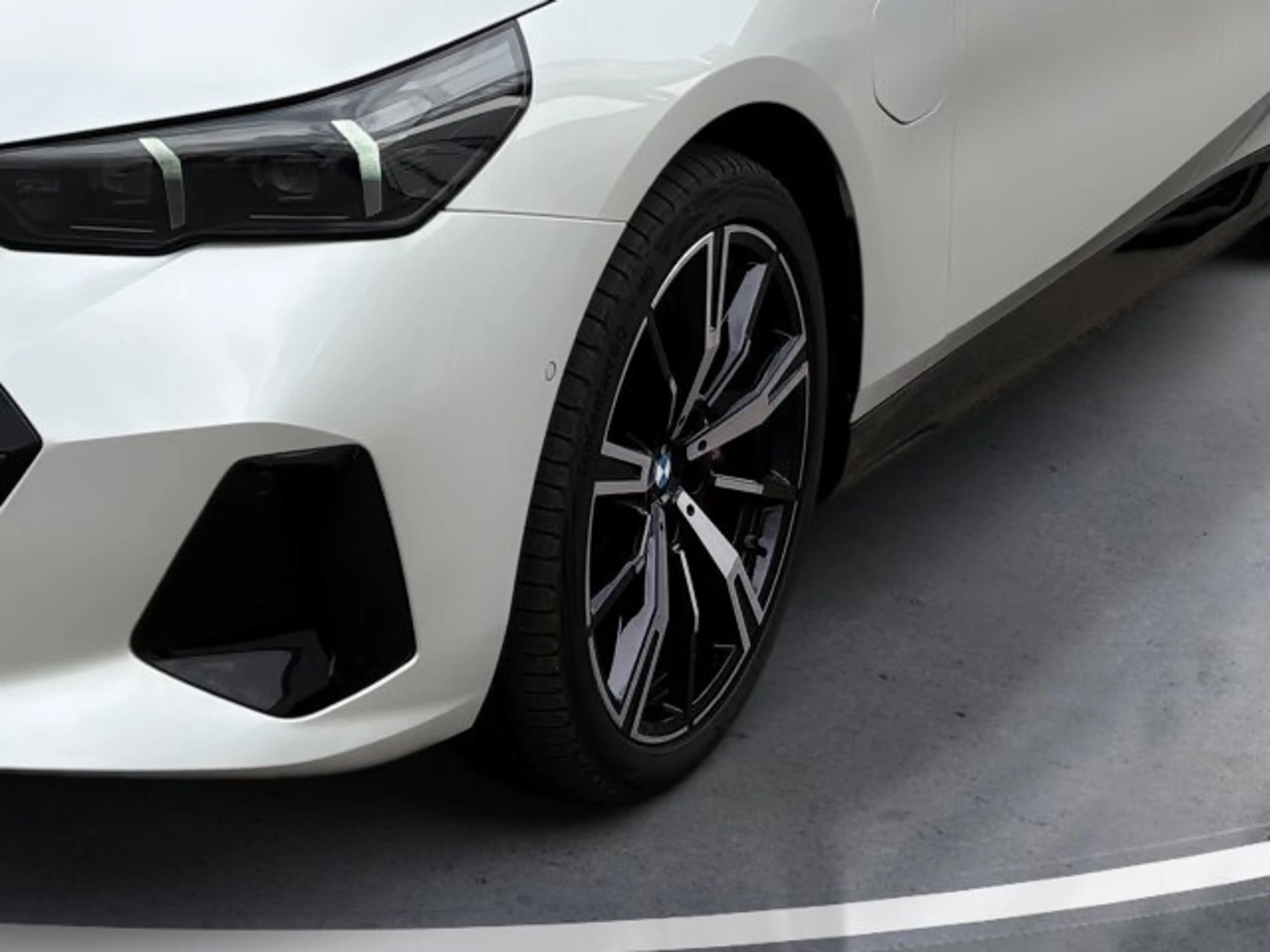 BMW 550 e xDrive Touring — photo 5