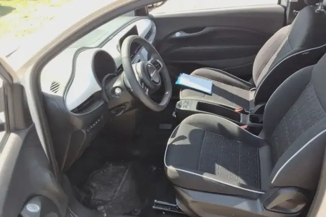 Fiat 500E view 6