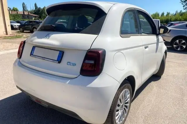 Fiat 500E view 4